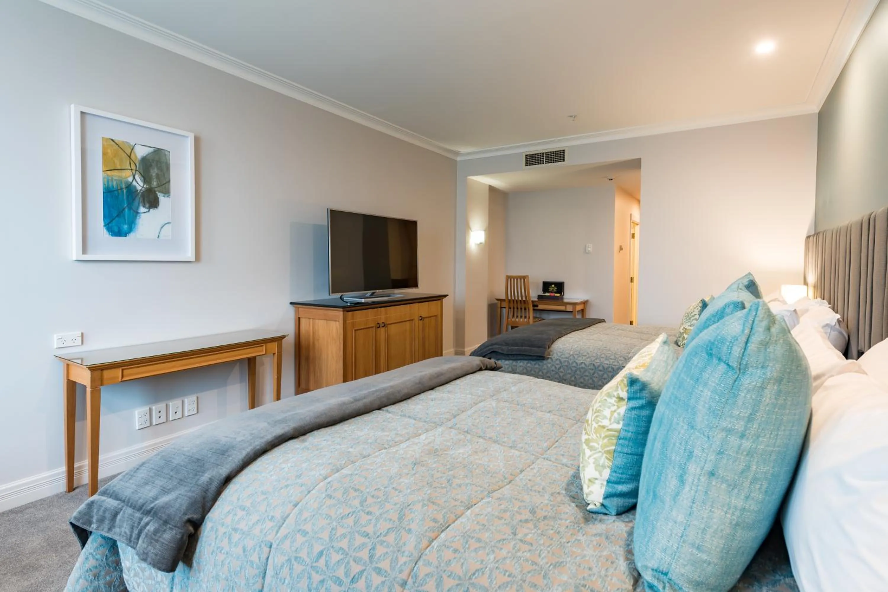 Photo of the whole room, Bed in Distinction Christchurch Hotel