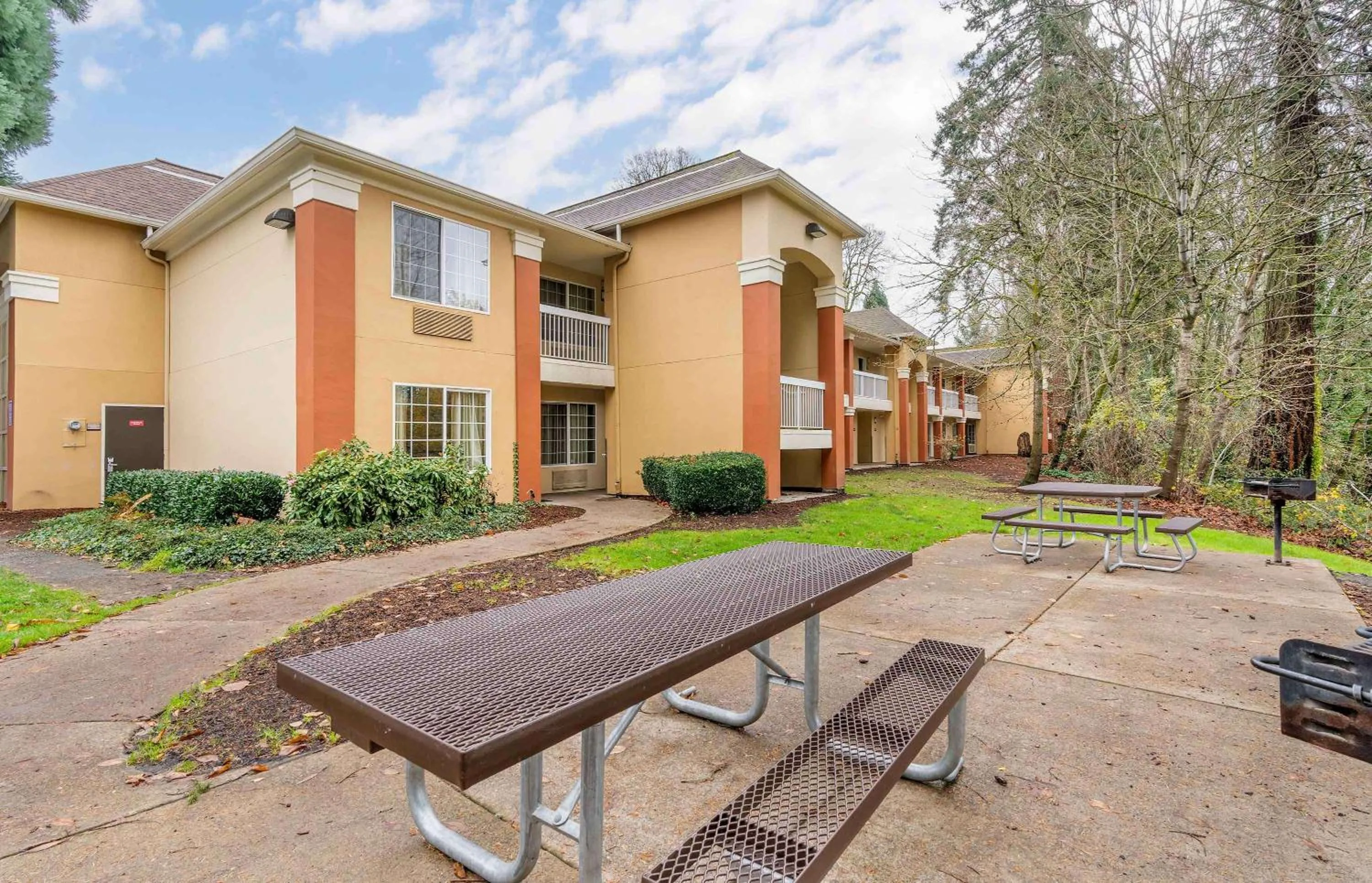 Property building in Extended Stay America Suites - Portland - Tigard