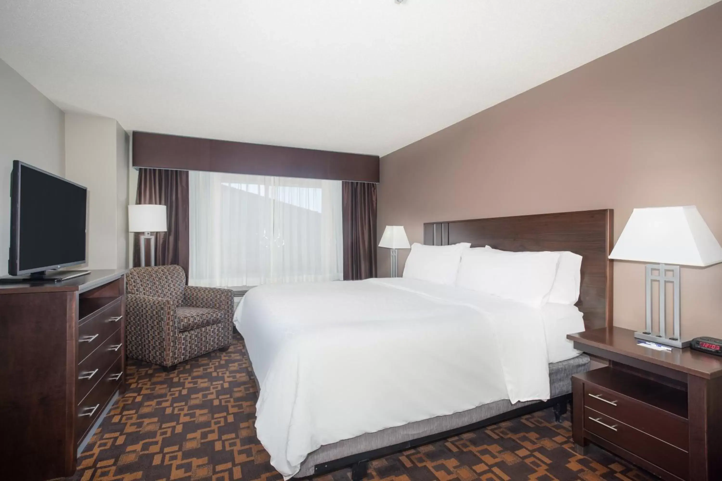 Bedroom, Bed in Holiday Inn Express & Suites Yankton, an IHG Hotel