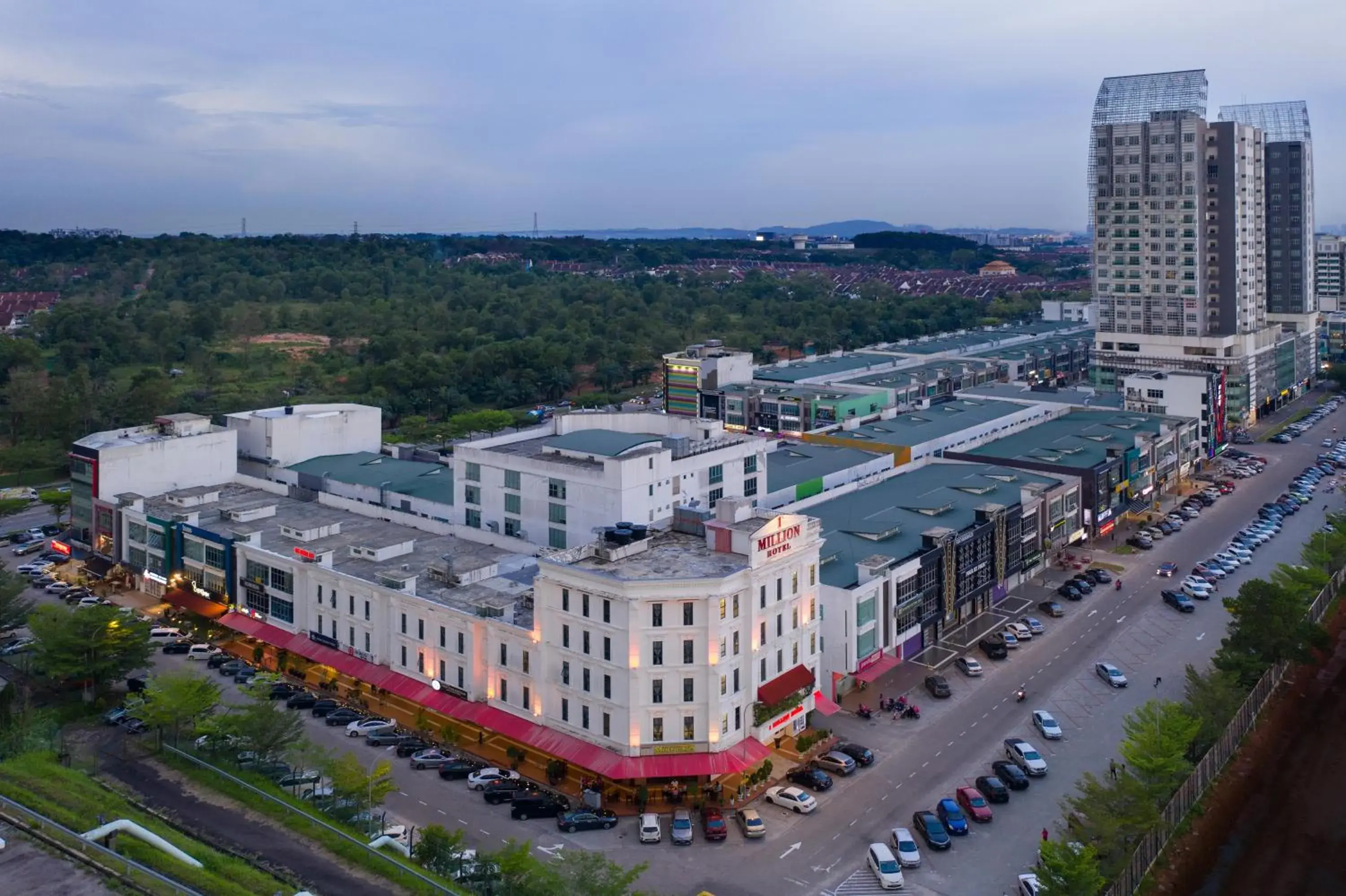 Neighbourhood, Bird's-eye View in 1 Million Hotel