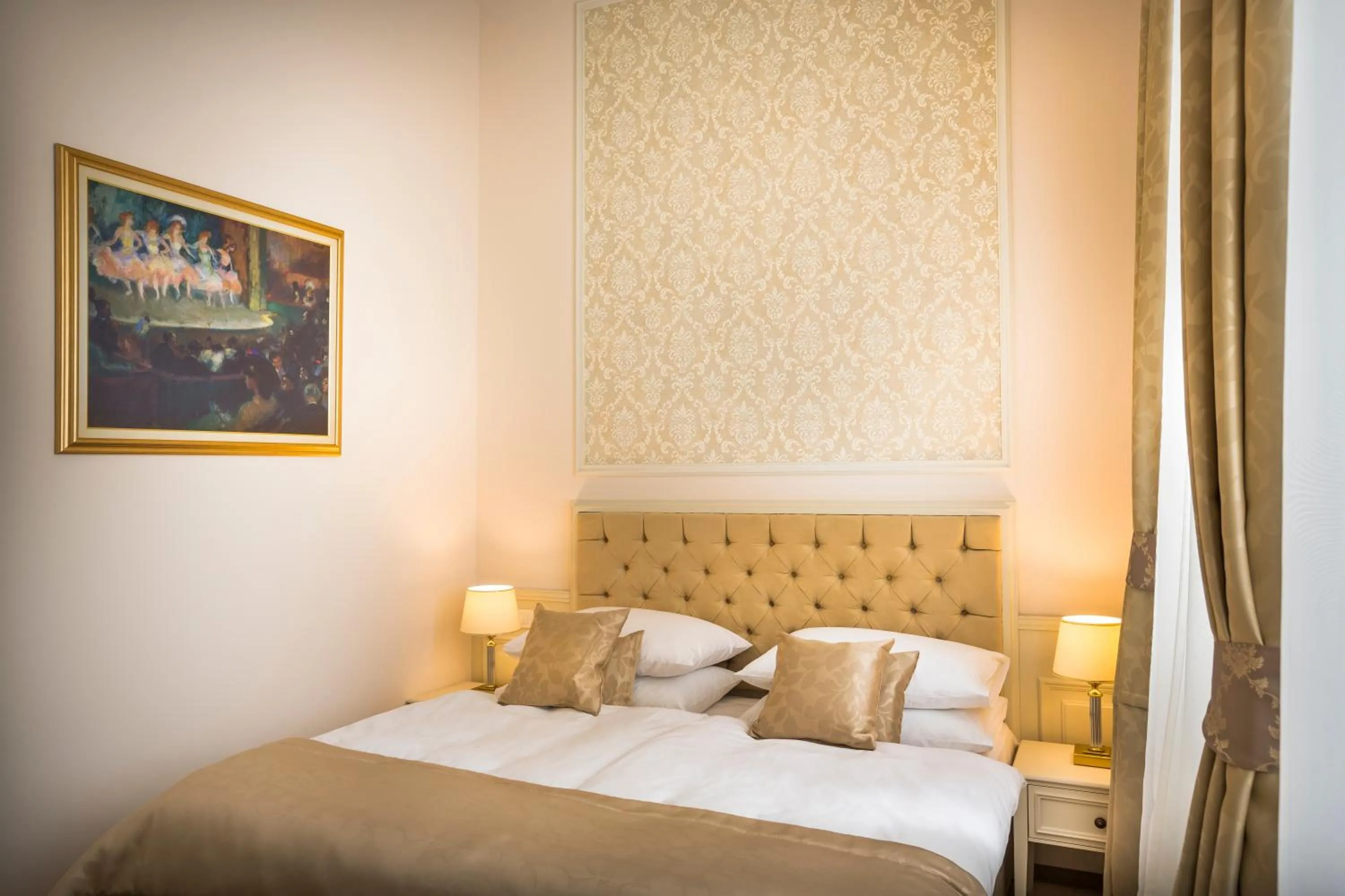 Bed in Hotel Bellevue - by Liburnia Hotels & Villas