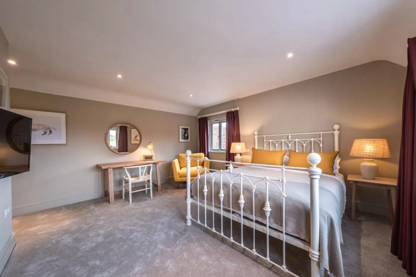 Bedroom, Bed in The Crown Inn