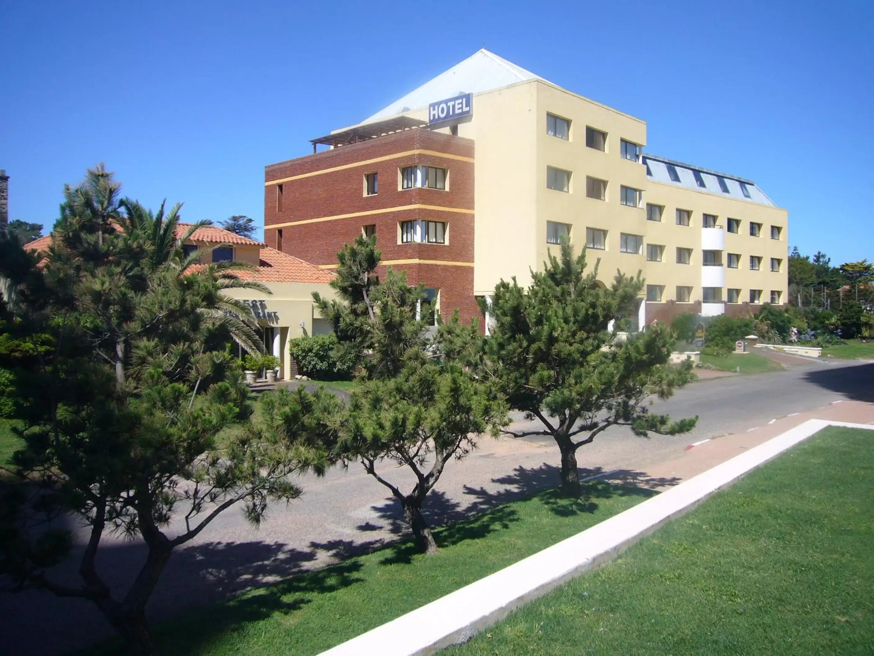 Facade/entrance in La Foret Facade/entrance in La Foret