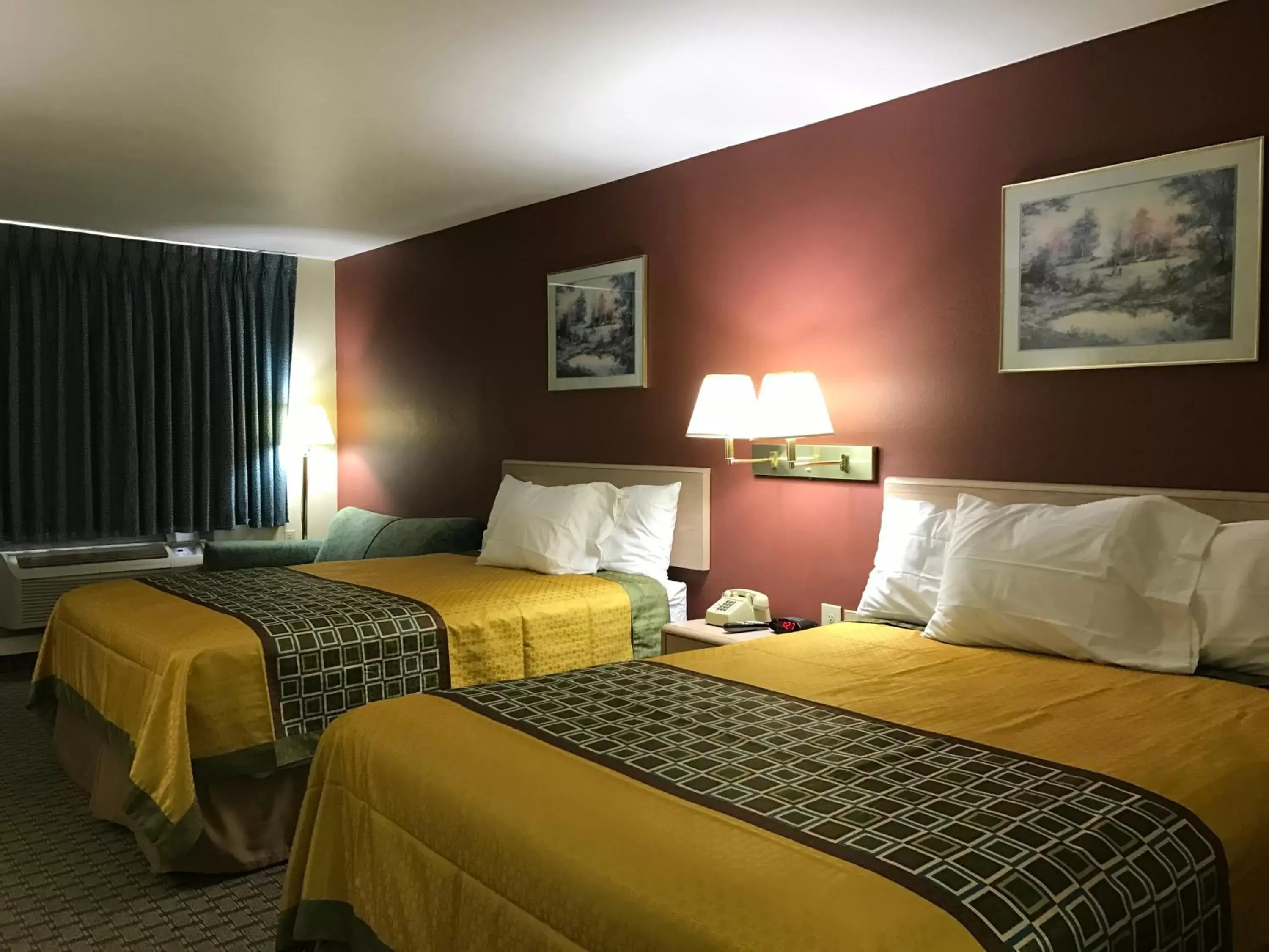 Property building, Room Photo in Americas Best Value Inn Cabot