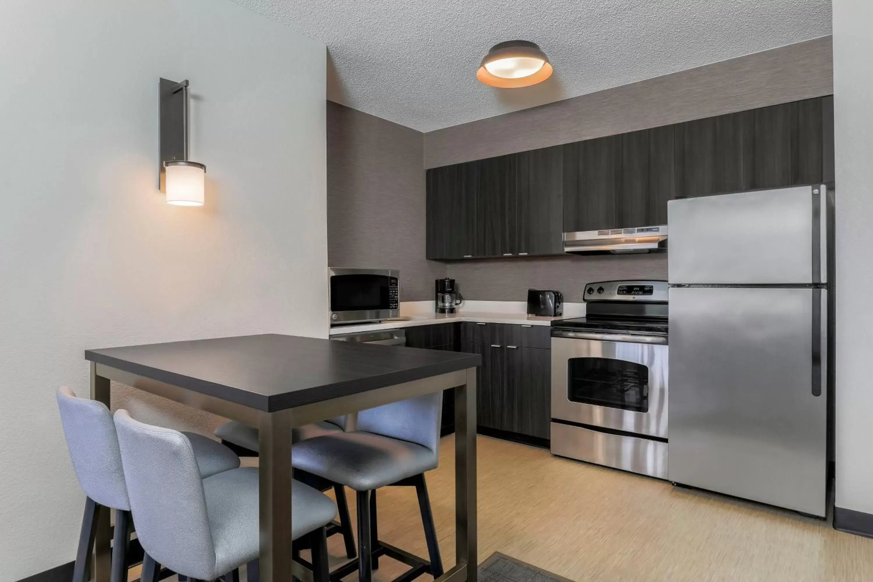 Bedroom, Kitchen/Kitchenette in Residence Inn Boulder Longmont