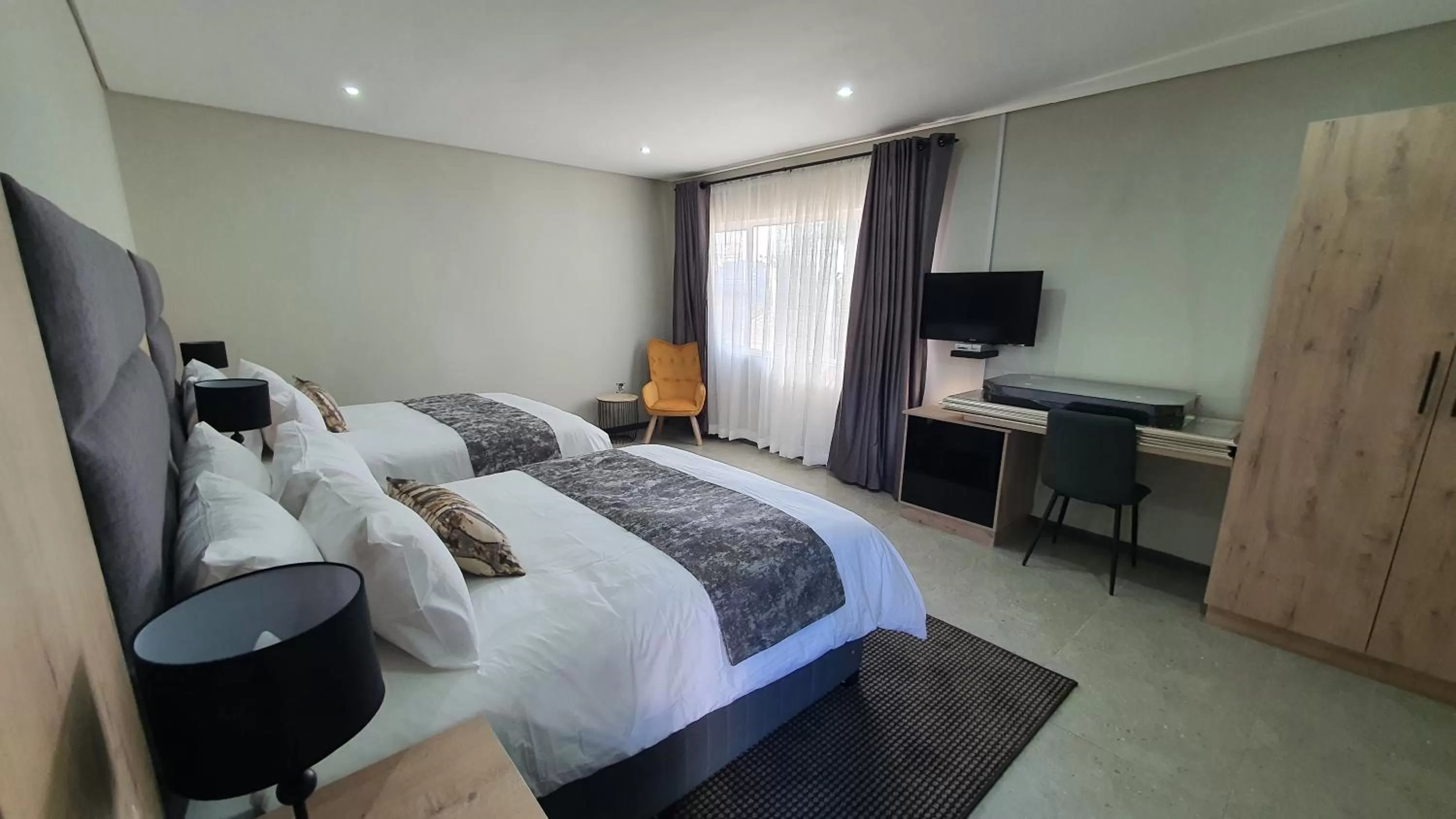 Photo of the whole room, Bed in Luxe on Ridge Boutique Hotel