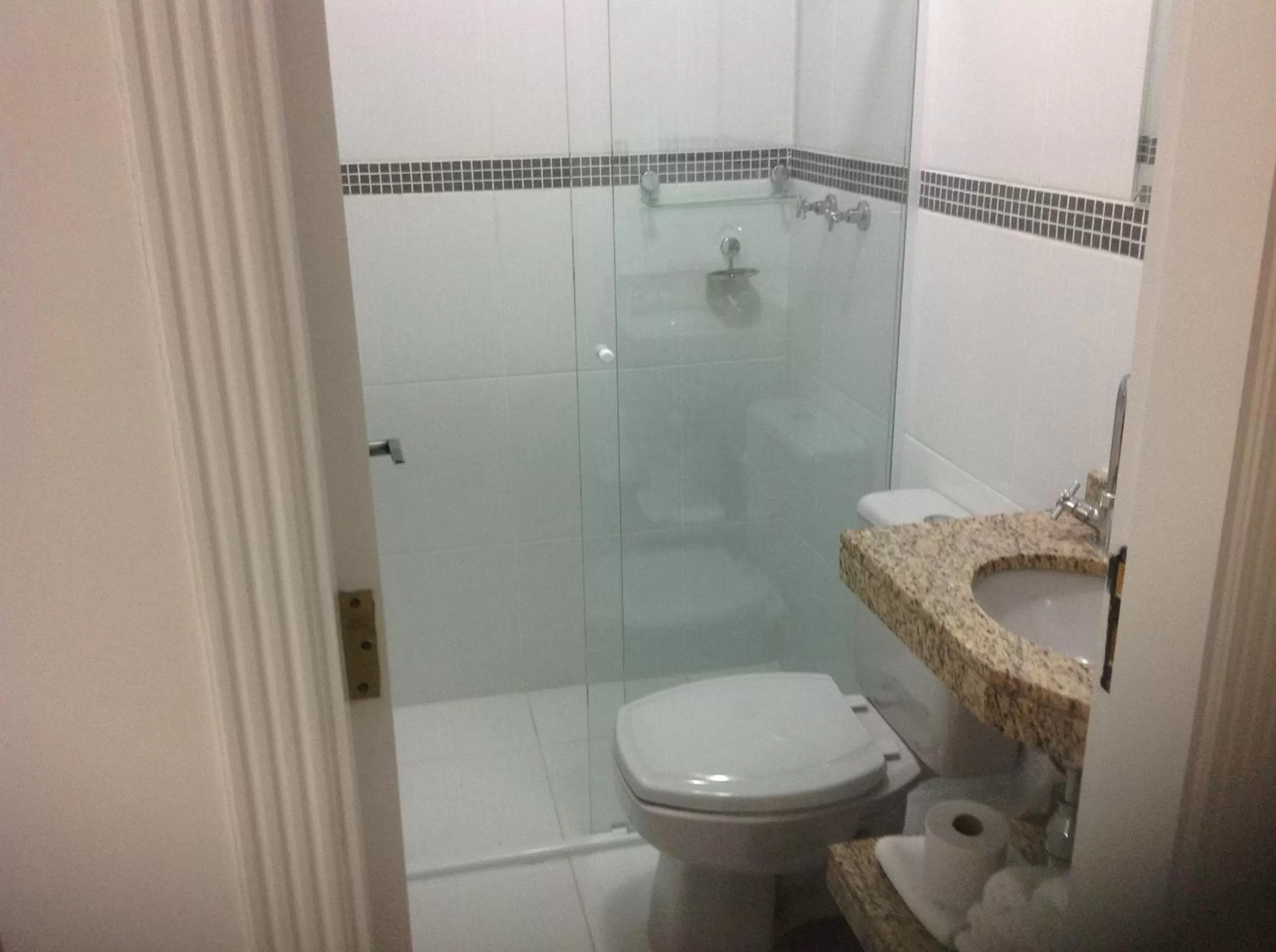 Shower in Upper Hotel