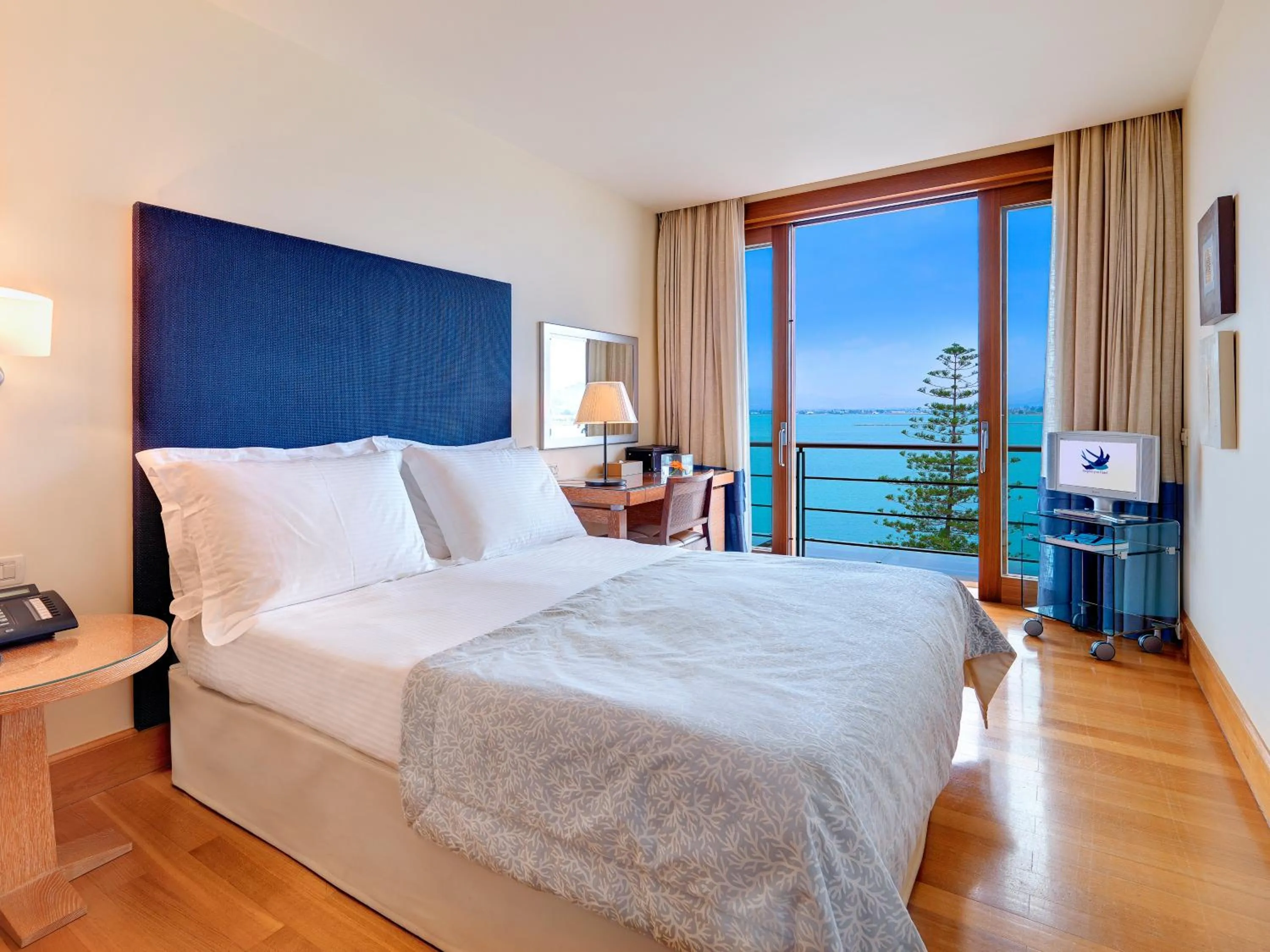 Bed in Amphitryon Hotel