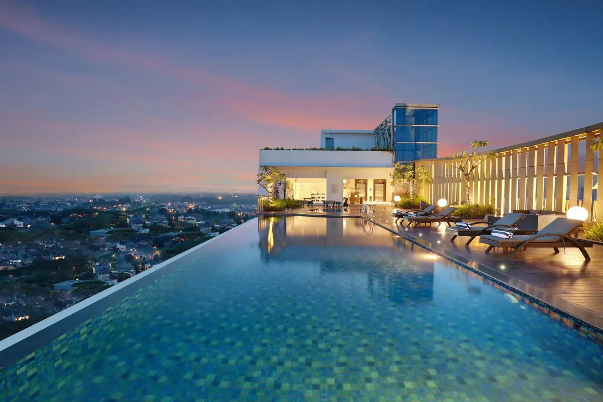 Swimming Pool in Hotel Ciputra Cibubur managed by Swiss-Belhotel International