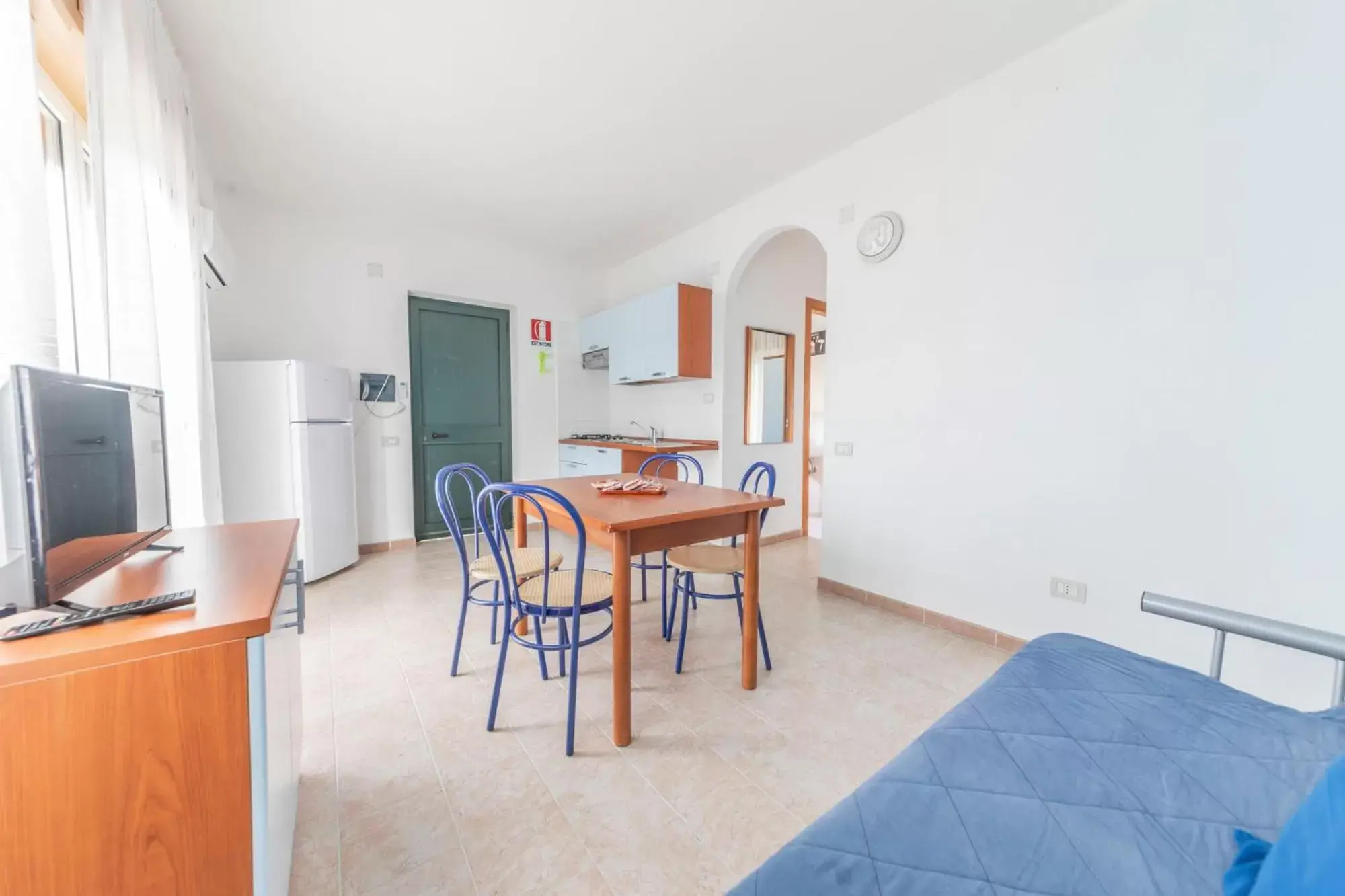 Kitchen or kitchenette, Dining Area in Residence Cylentos