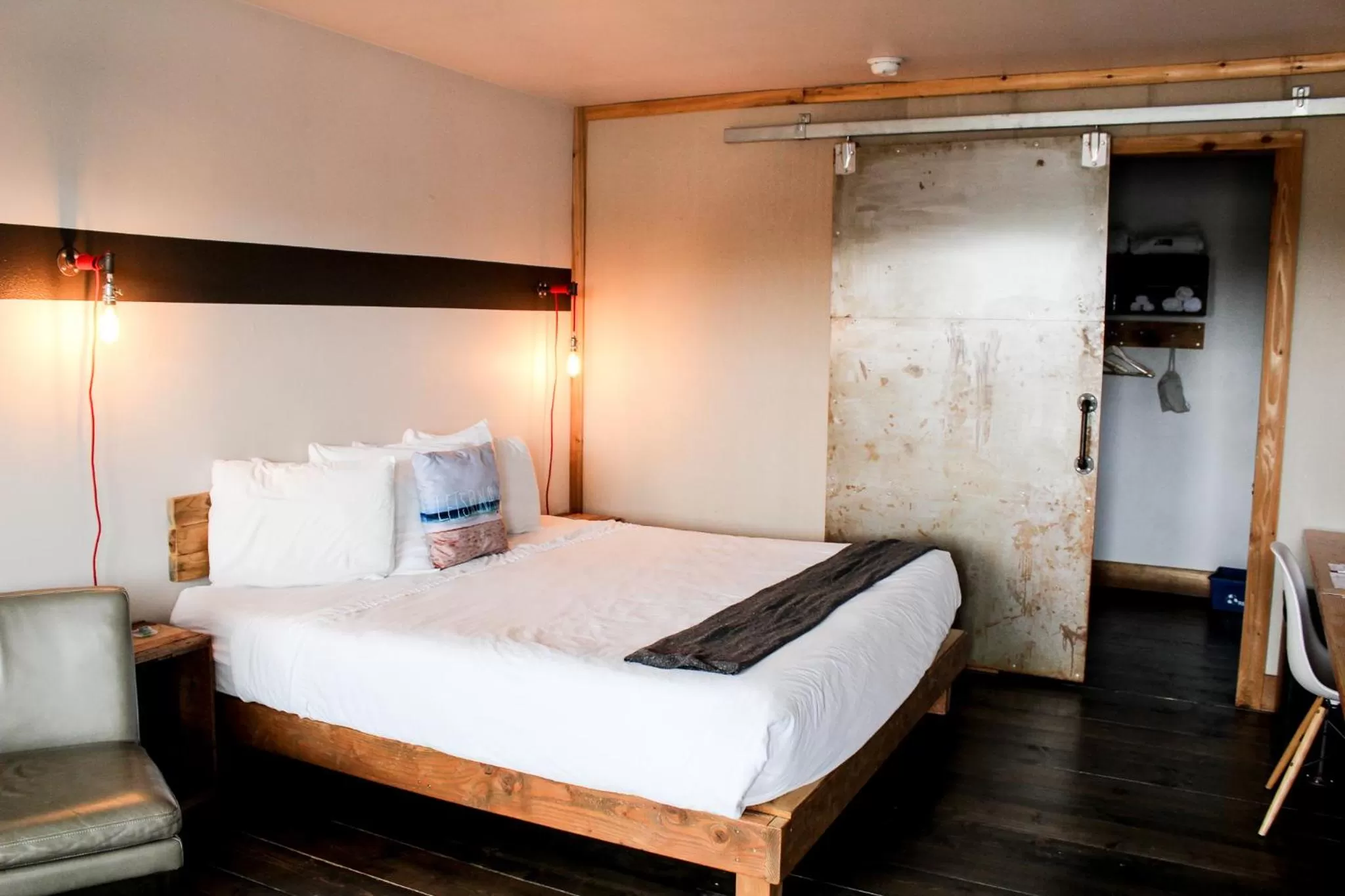 Photo of the whole room, Bed in Ashore Hotel