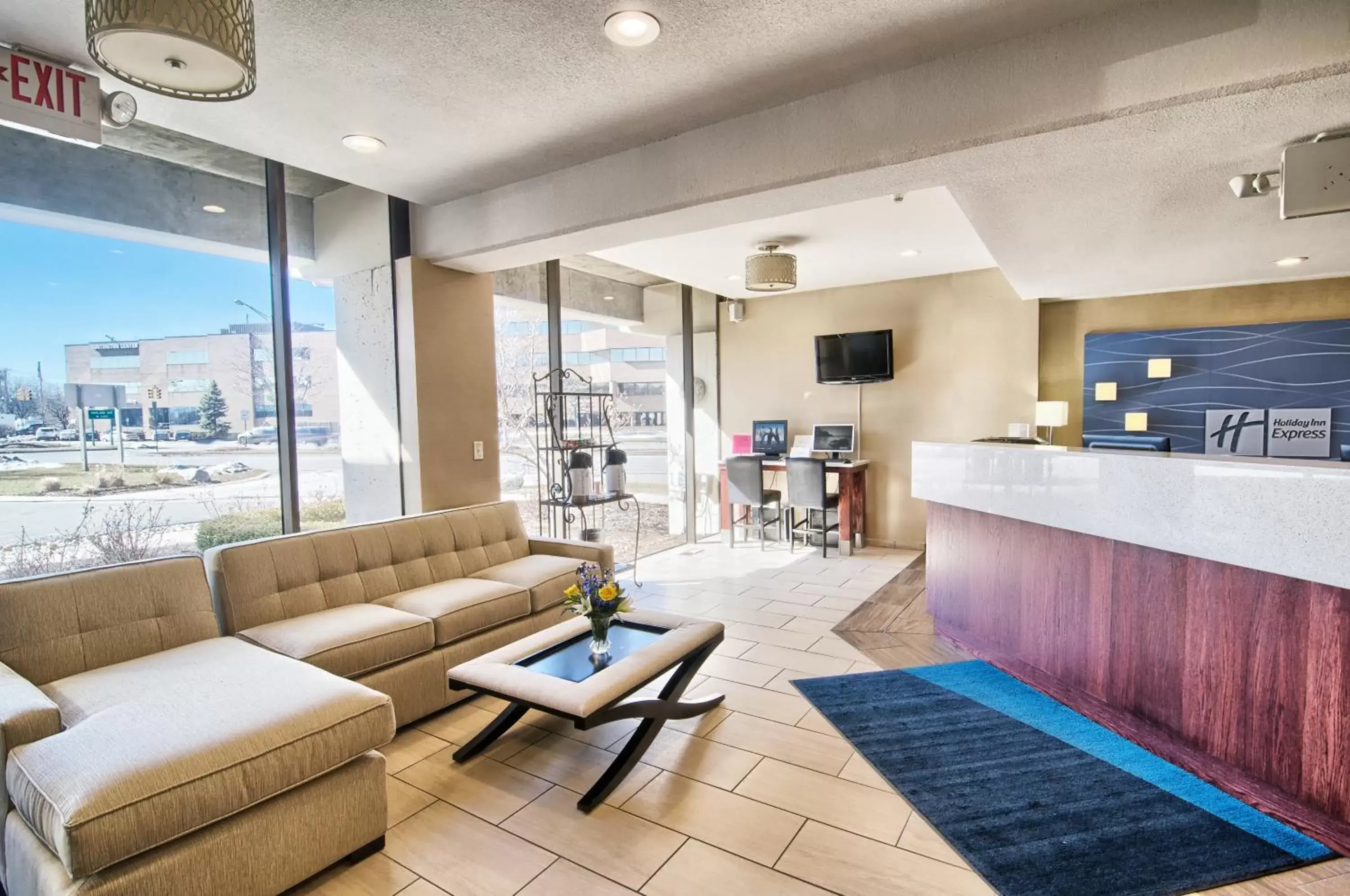 Lobby or reception, Seating Area in Holiday Inn Express Detroit-Birmingham, an IHG Hotel