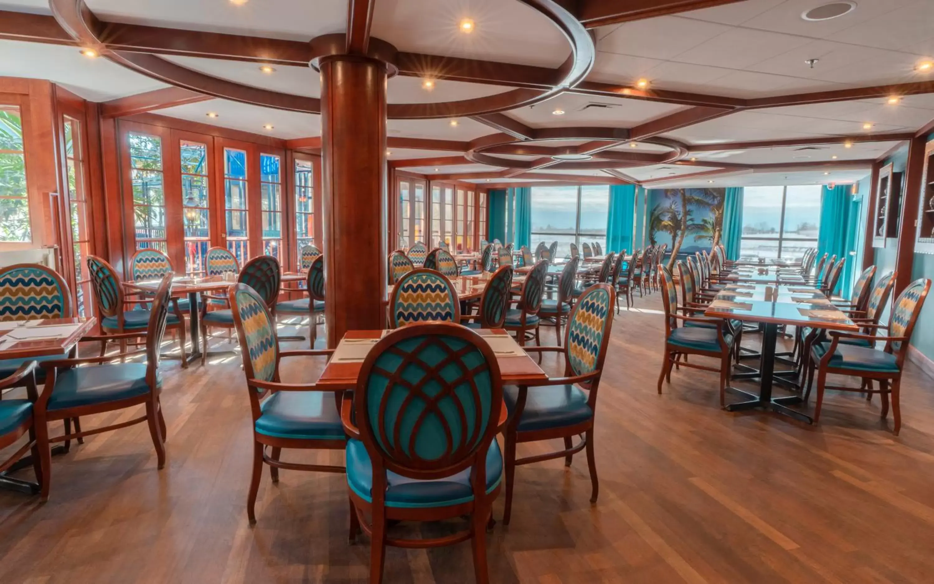 Restaurant/places to eat in L'Hôtel Québec par JARO Restaurant/places to eat in L'Hôtel Québec par JARO