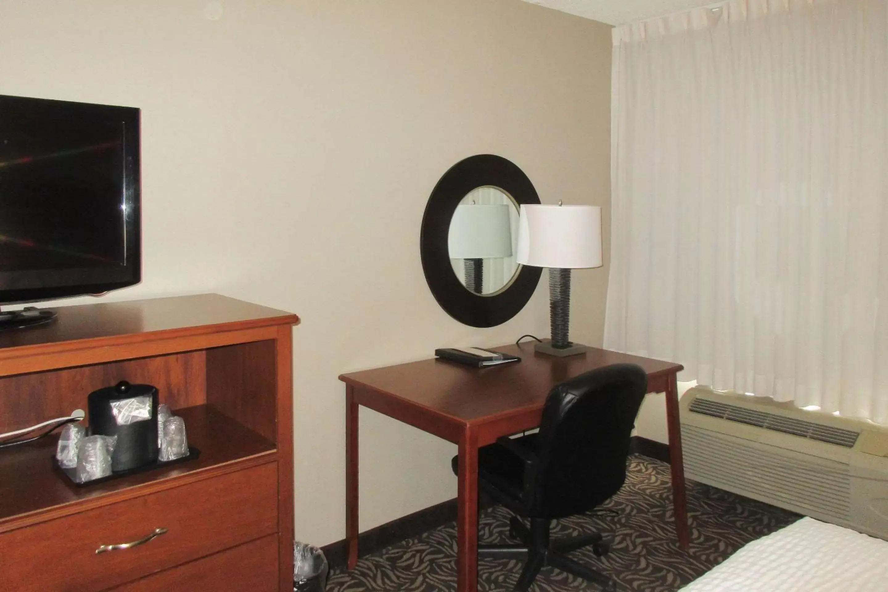 Photo of the whole room, TV/Entertainment Center in Clarion Inn & Suites - University Area