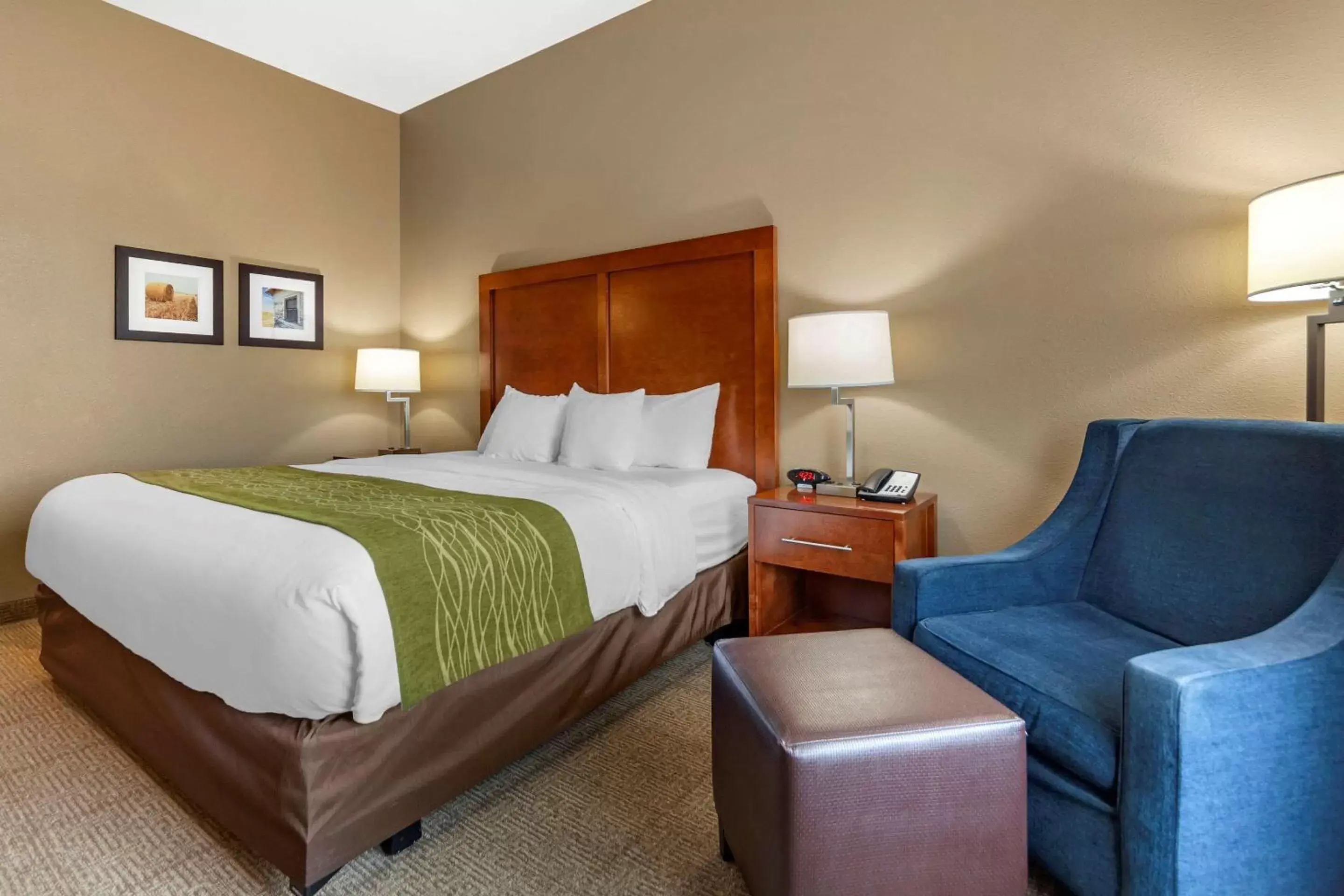 Photo of the whole room, Bed in Comfort Inn & Suites Avera Southwest
