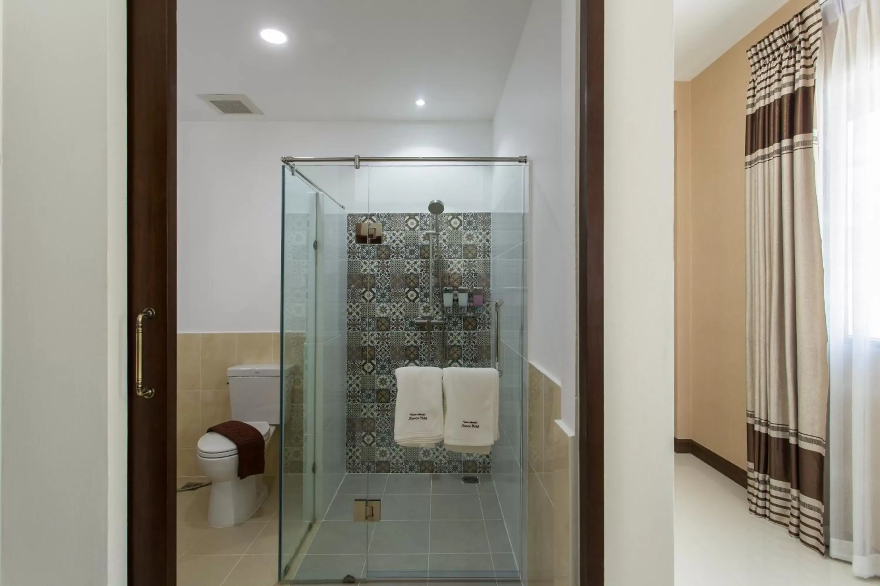 Bathroom in Mhonsa Hotel