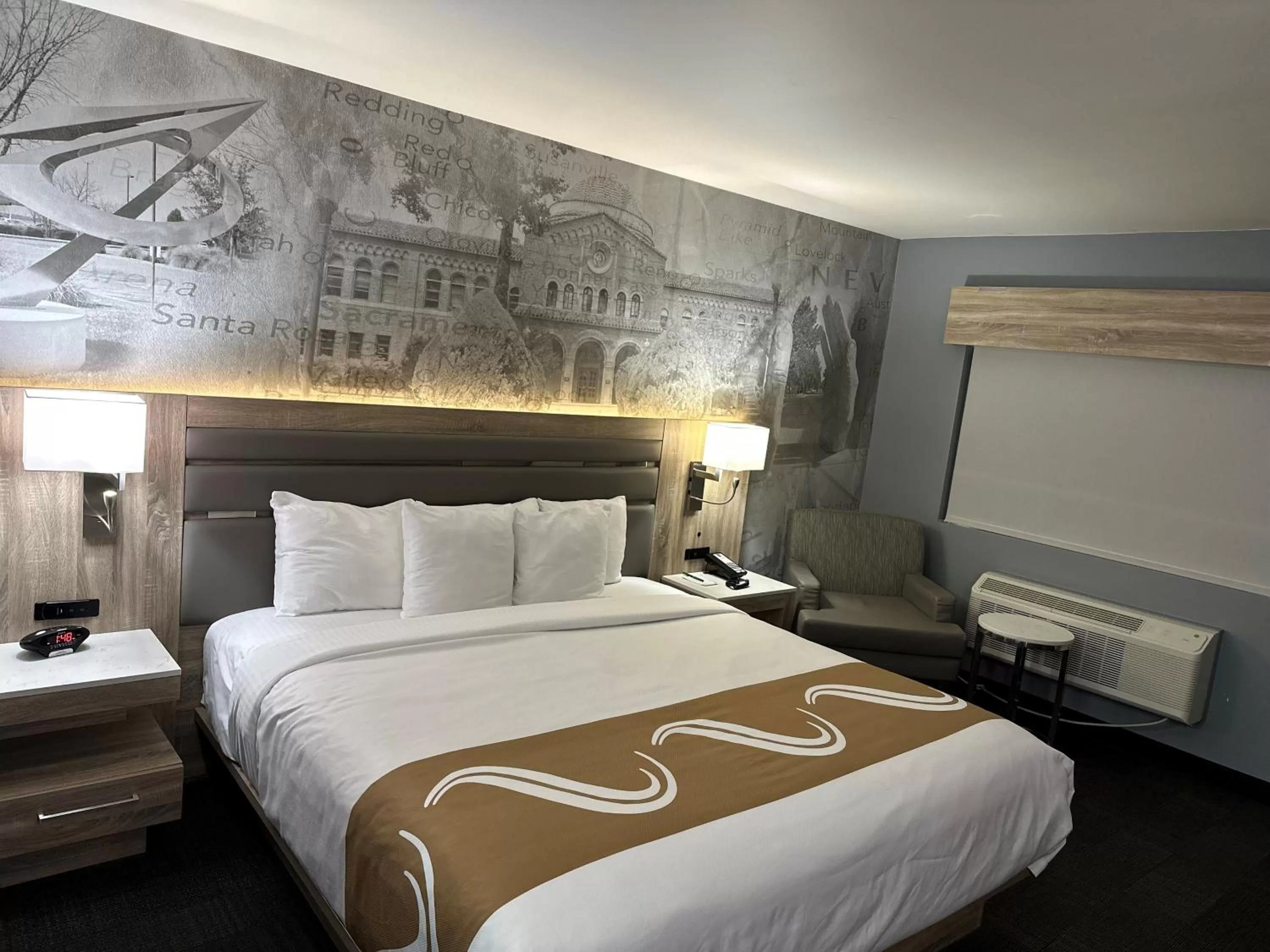 Bed in Quality Inn Near Chico State