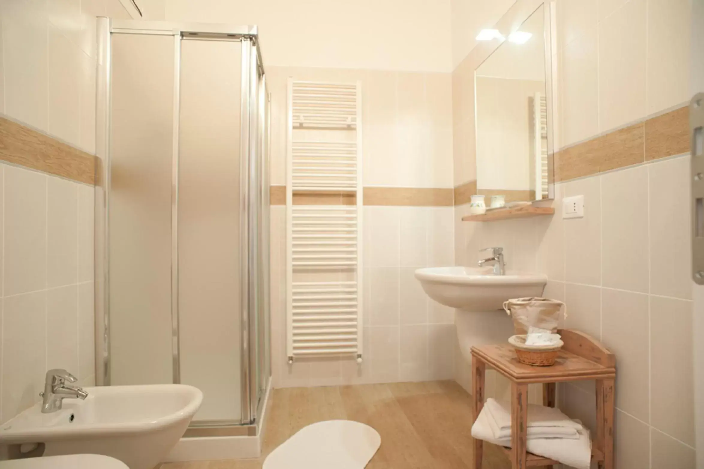 Shower, Bathroom in Villa Myosotis
