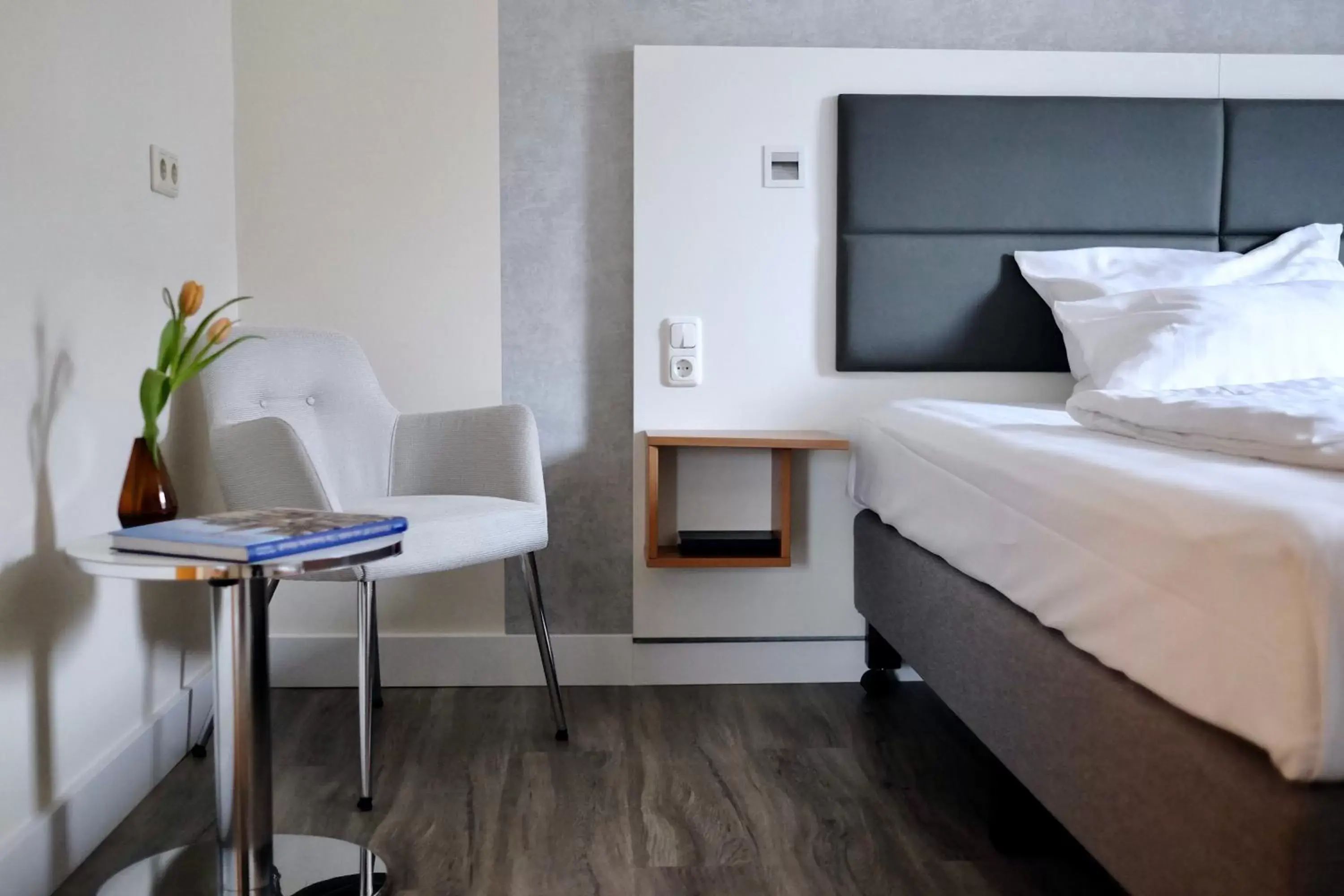 Photo of the whole room, Bed in Tulip Inn Frankfurt Airport