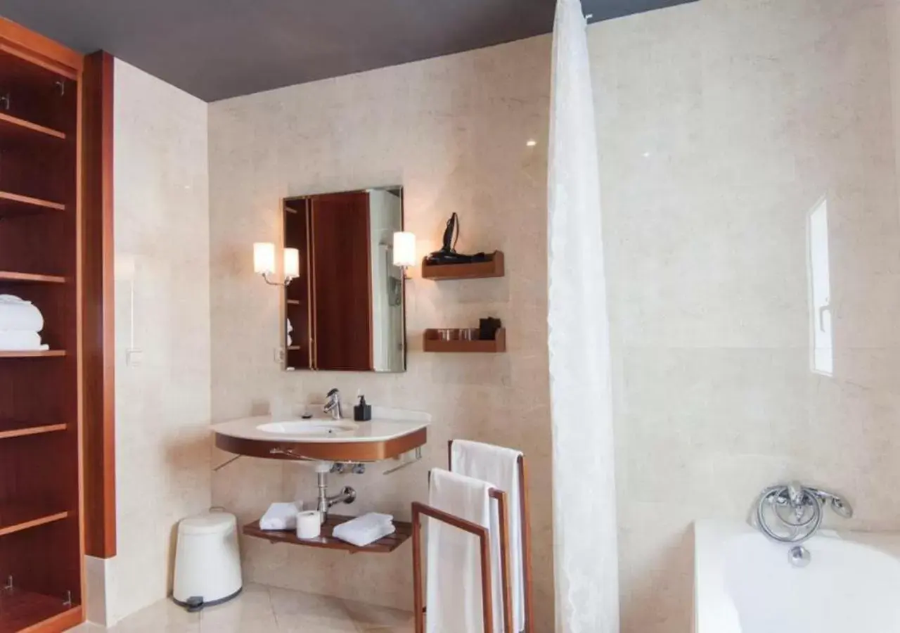 Bathroom in Hotel Boutique Villa Lorena by Charming Stay Adults Recommended