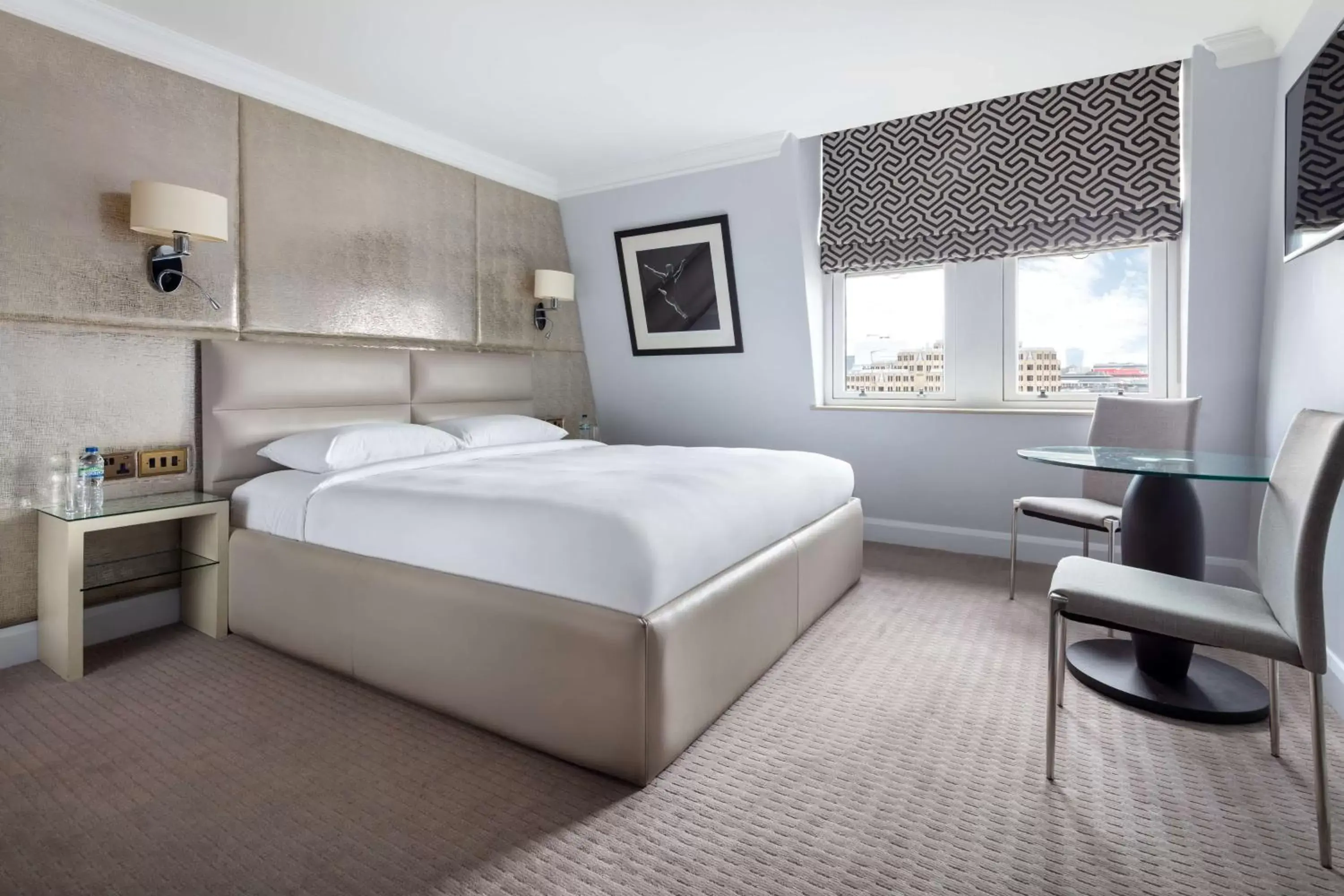 Photo of the whole room, Bed in Radisson Blu Edwardian Mercer Street Hotel, London