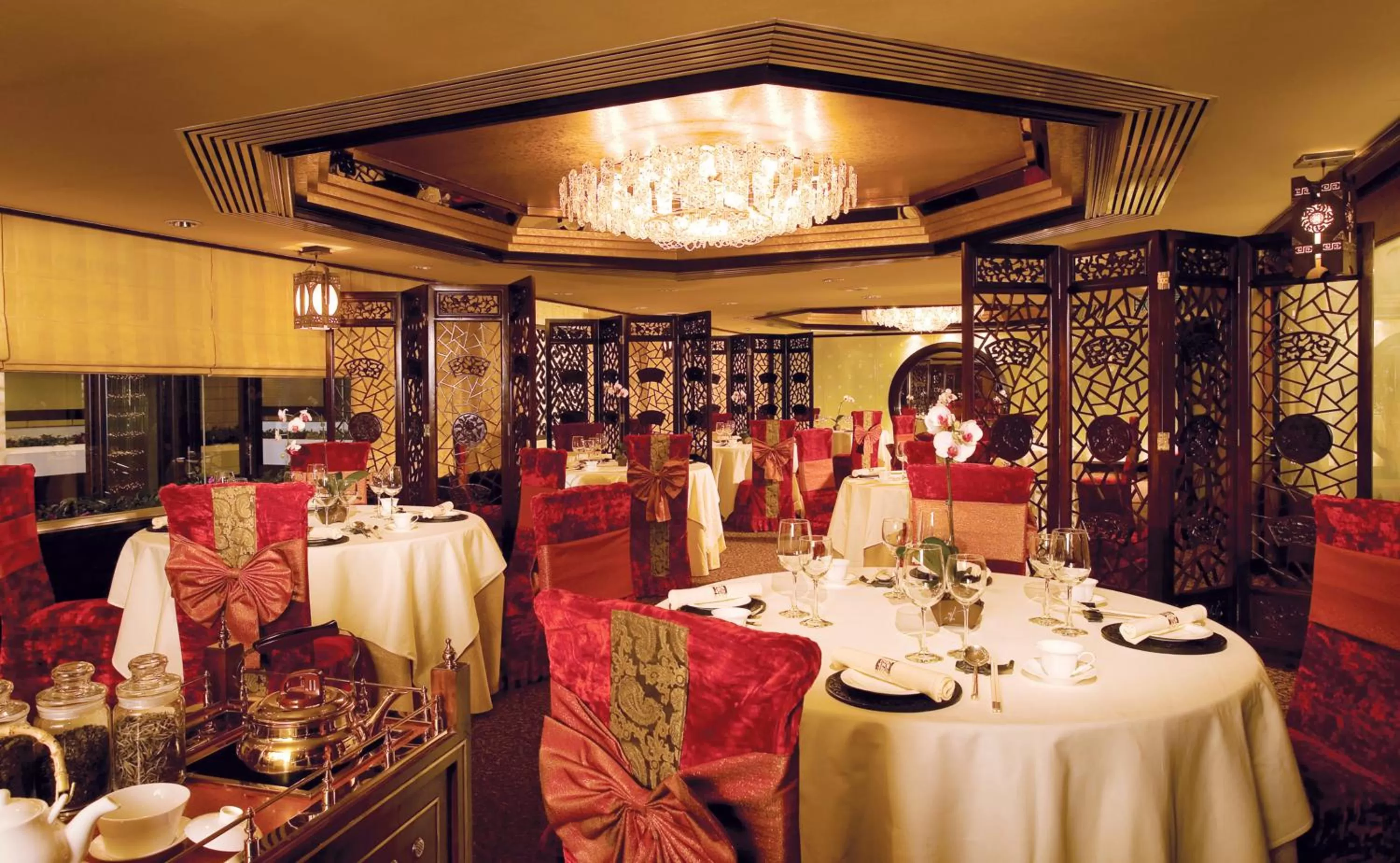 Restaurant/places to eat in Regal Riverside Hotel