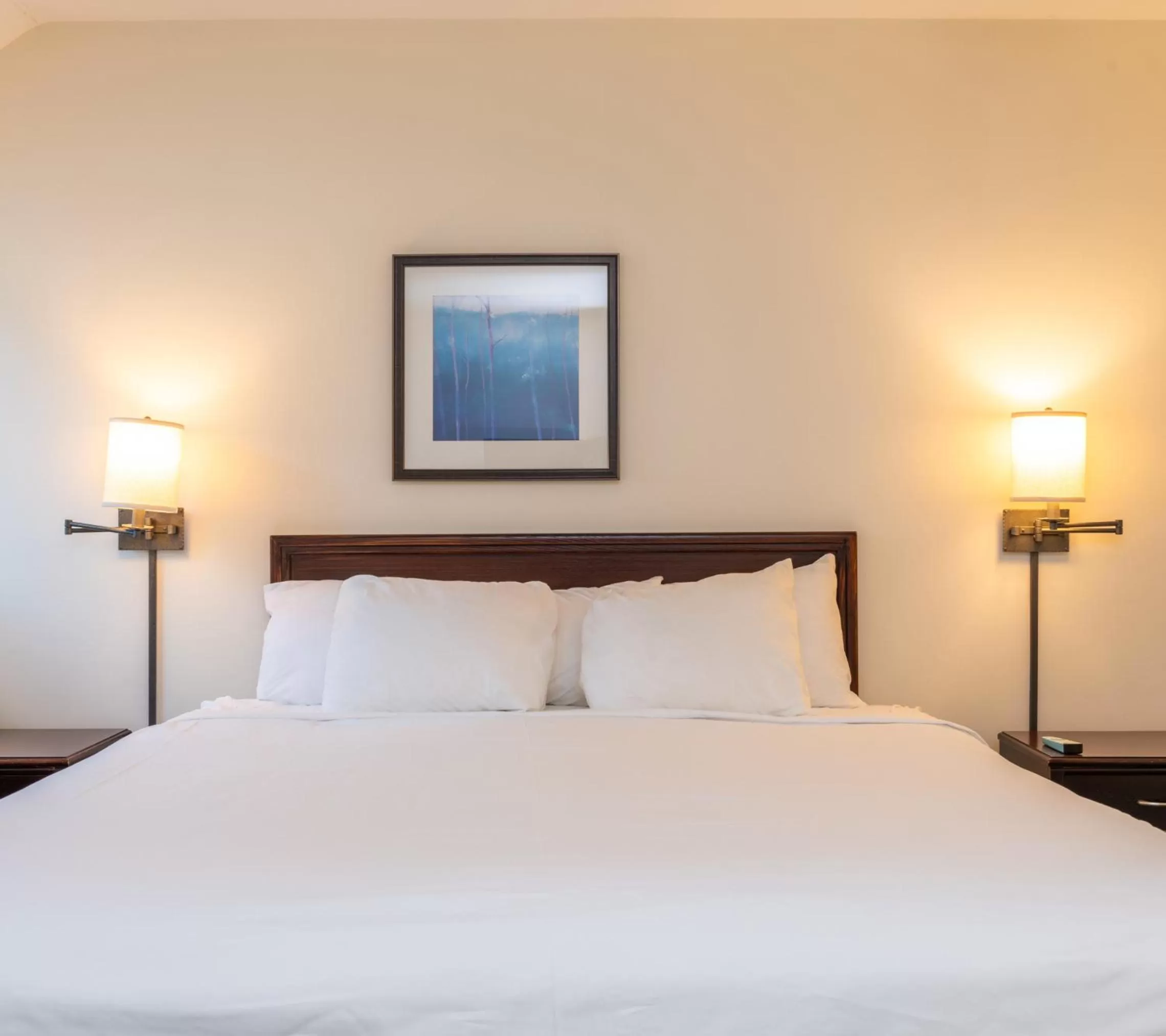 Bedroom, Bed in Grand Summit Hotel at Attitash