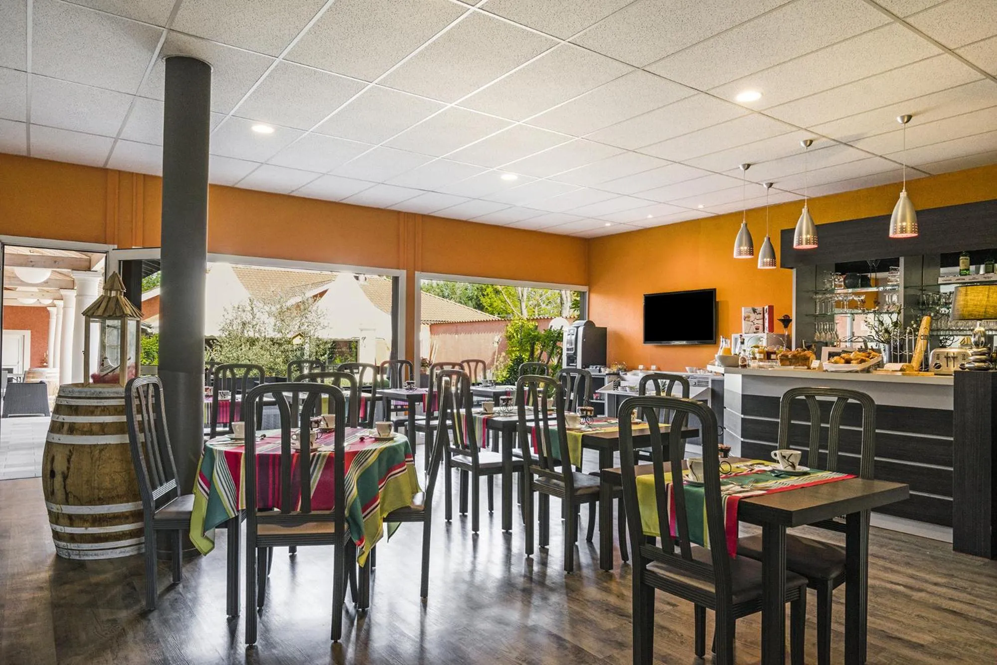 Kitchen or kitchenette in The Originals Boutique, Hôtel Le Pillebois, Bourg-en-Bresse Nord