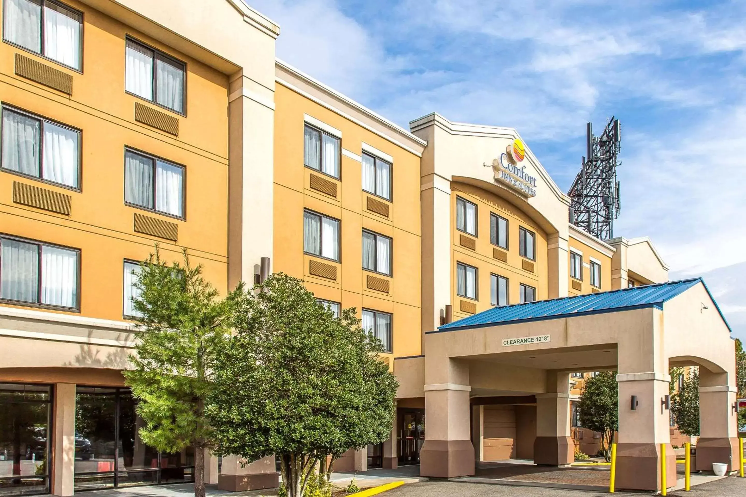 Property Building in Comfort Inn & Suites