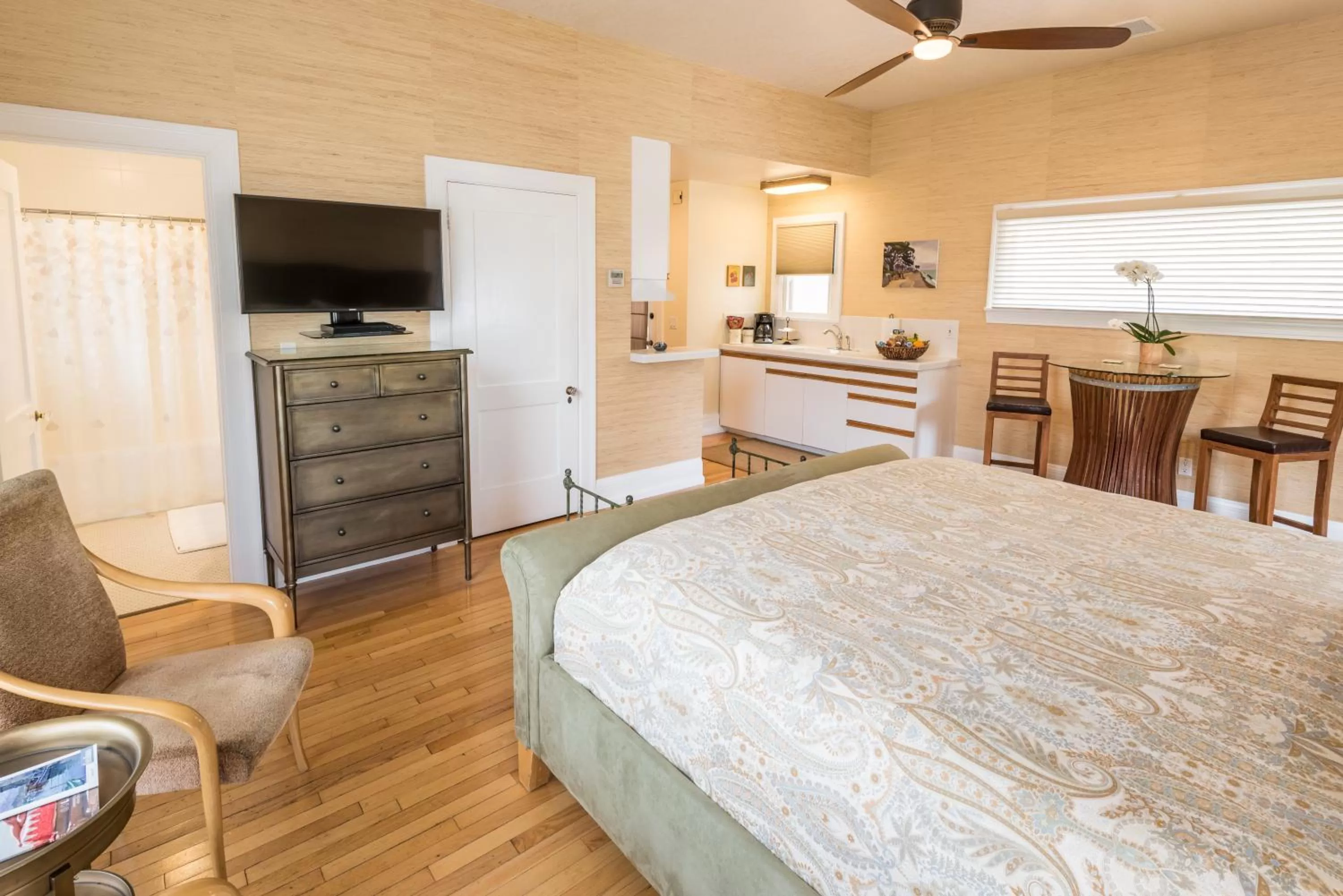 TV and multimedia, Bed in Harbor House Inn