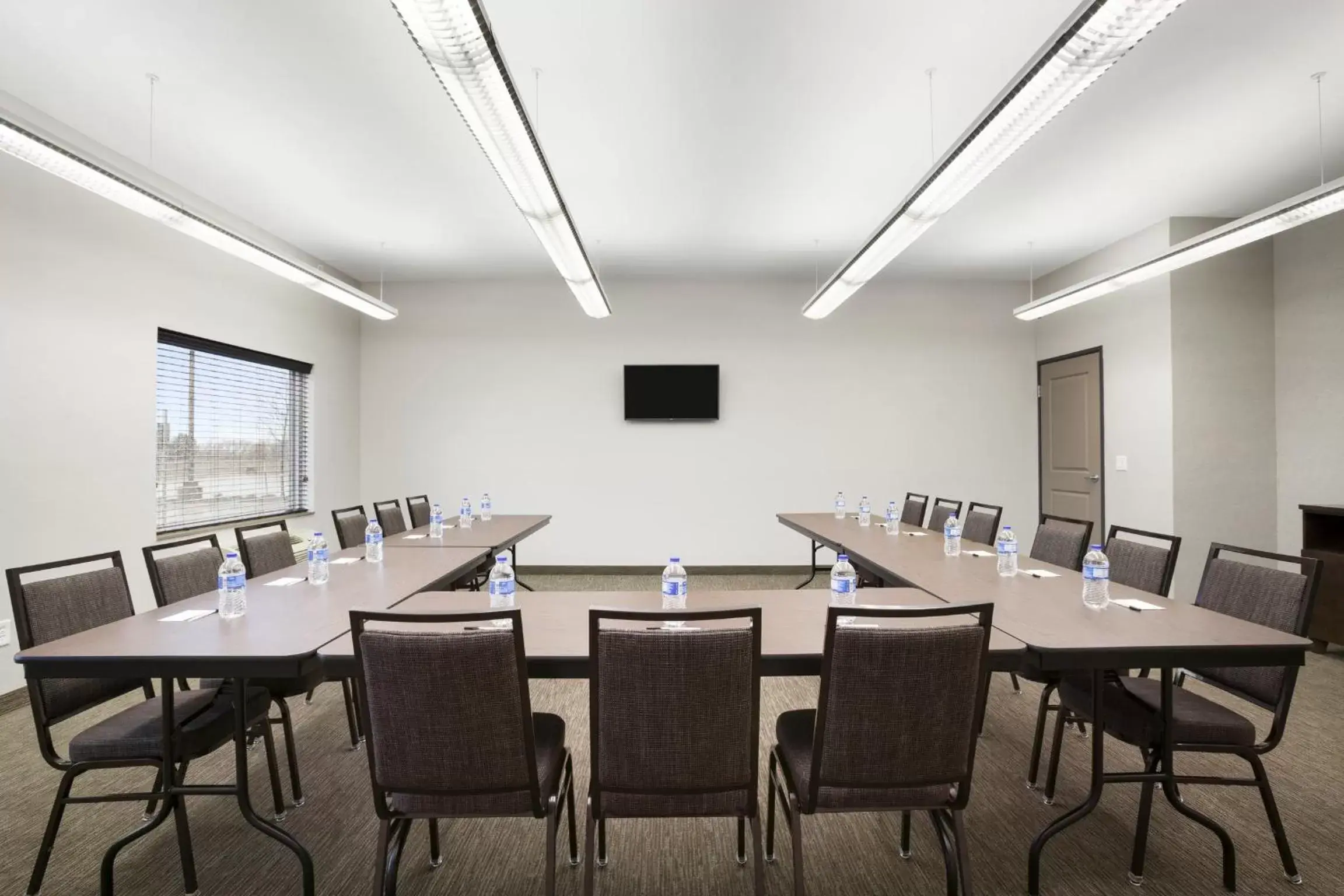 Meeting/conference room in Country Inn & Suites by Radisson, Enid, OK