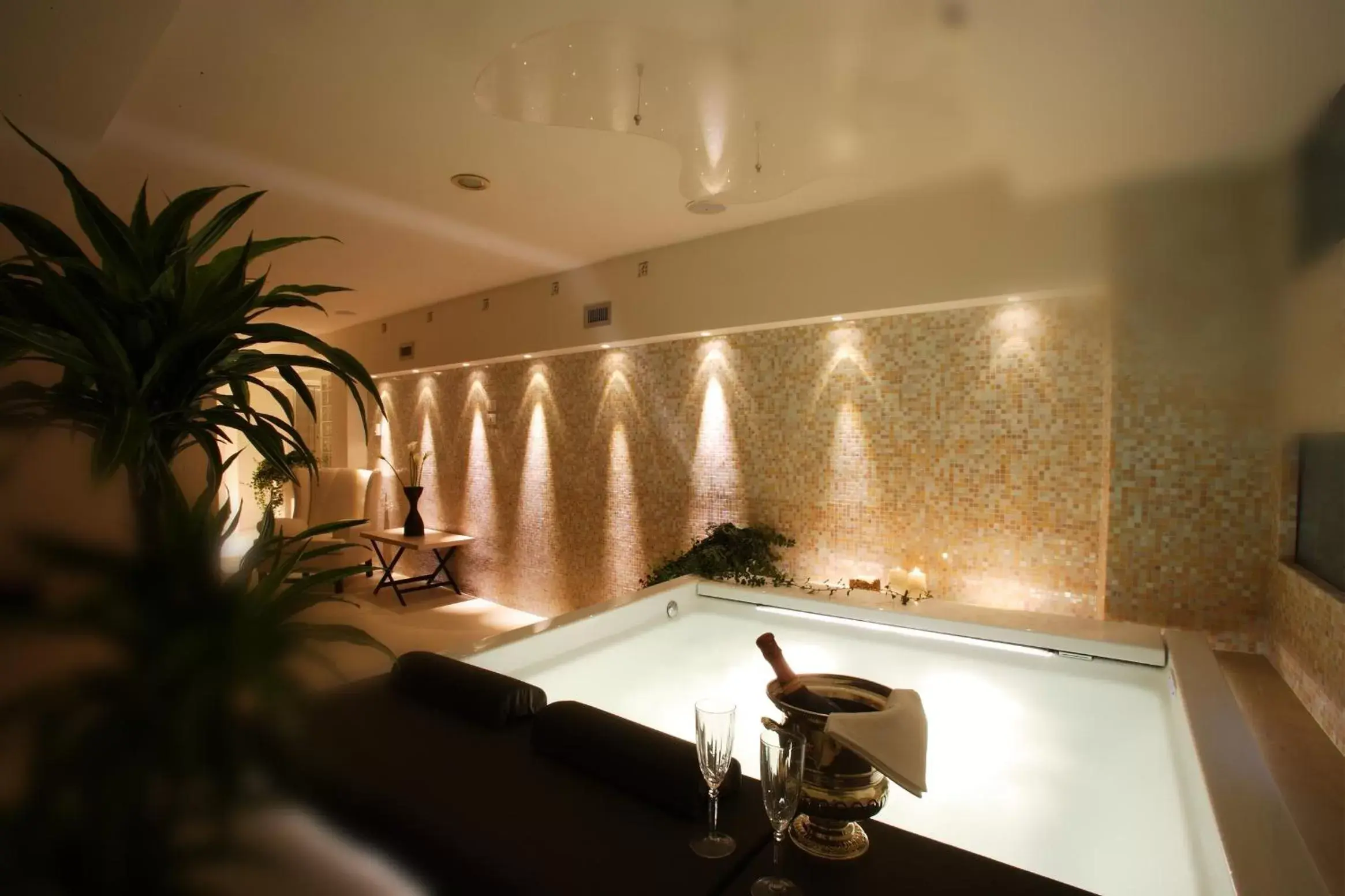 Spa and wellness centre/facilities, Swimming Pool in Ponte Vecchio Suites & Spa