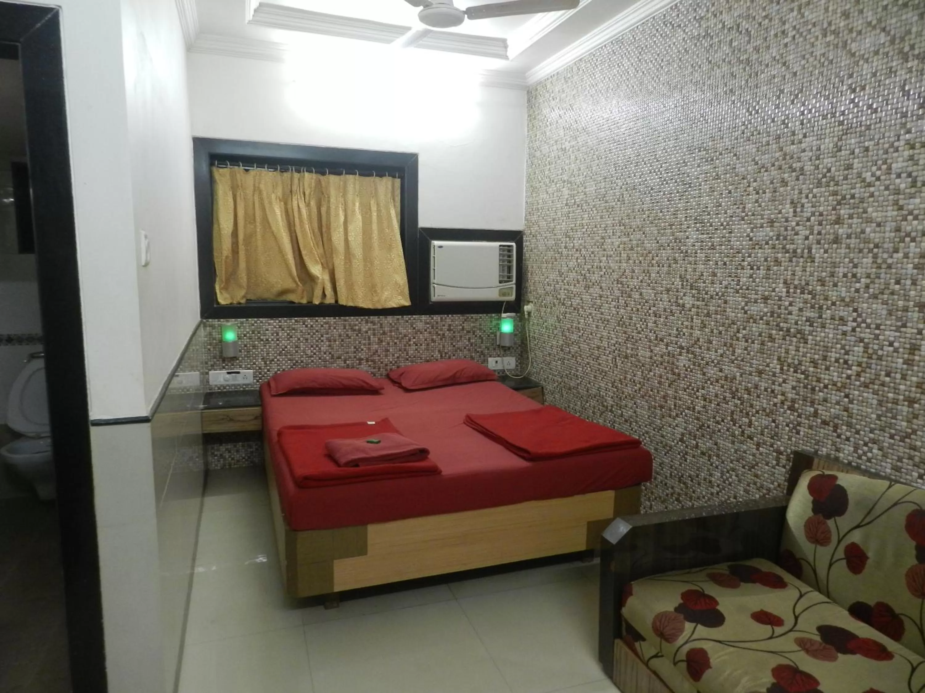 Photo of the whole room, Bed in Sayeban Hotel