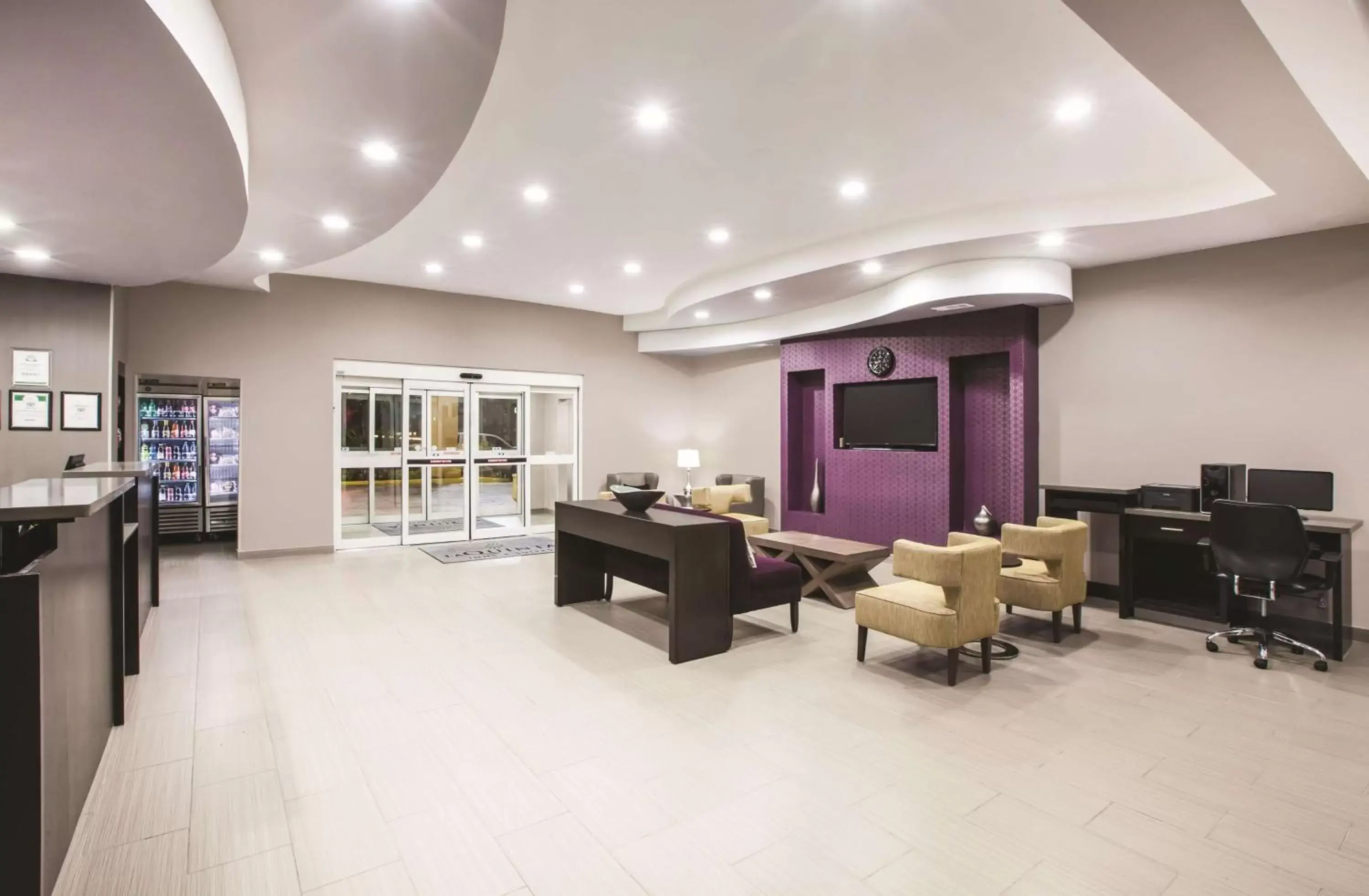 Lobby or reception, Lobby/Reception in La Quinta by Wyndham Baton Rouge Denham Springs