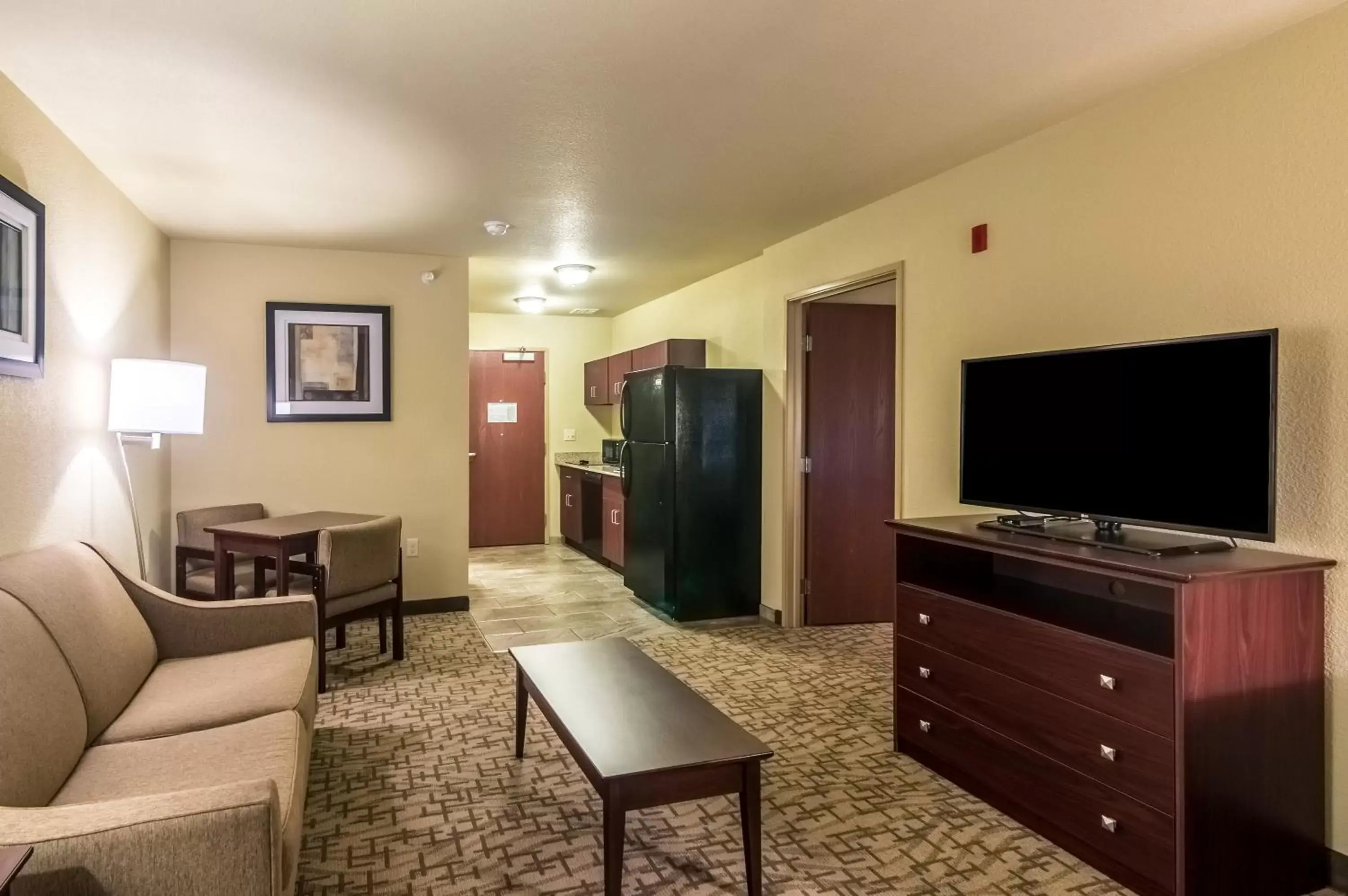 TV and multimedia, Seating Area in Cobblestone Inn & Suites - Lakin