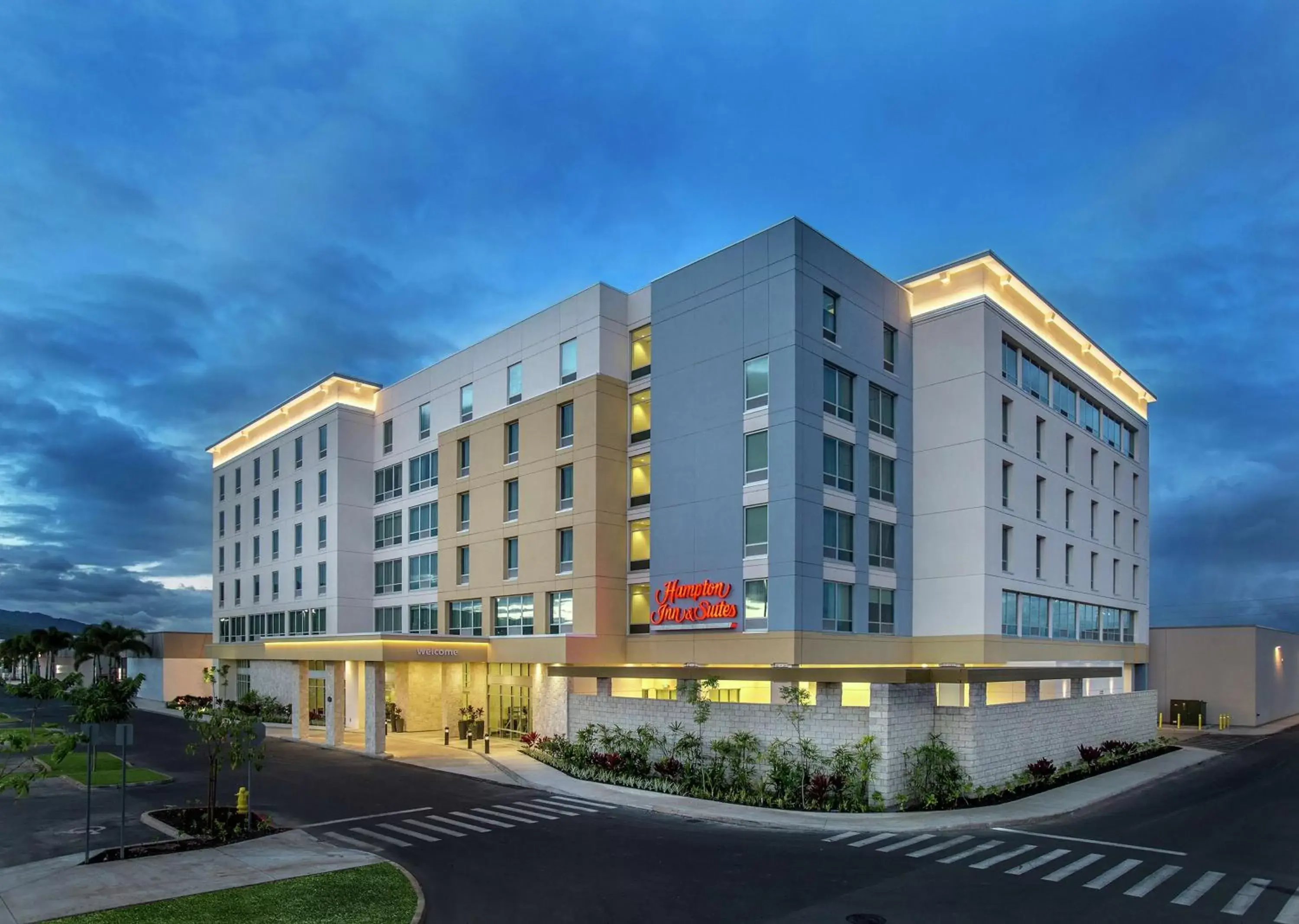 Property Building in Hampton Inn & Suites Oahu/Kapolei, HI - FREE Breakfast