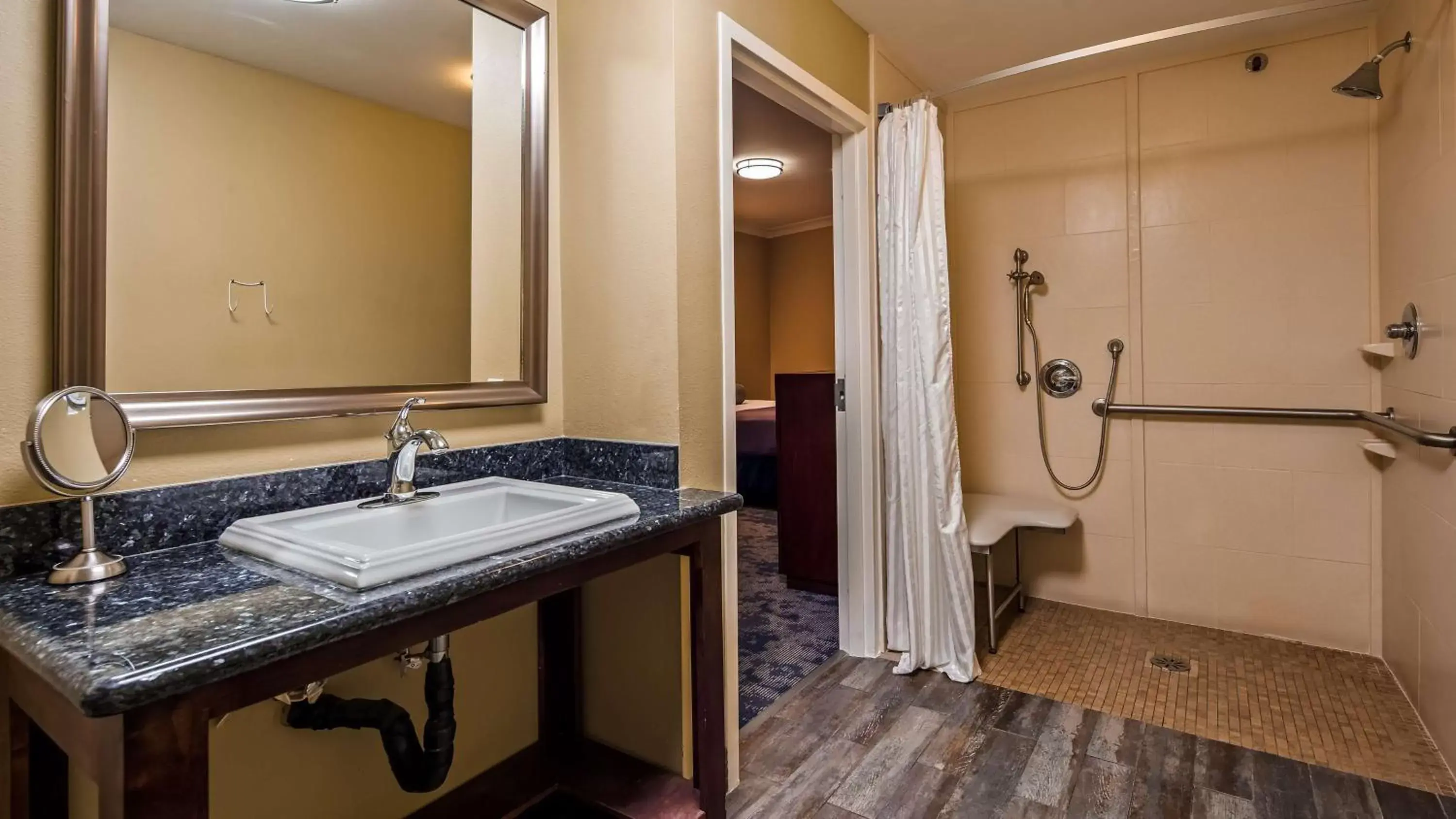 Bathroom in Best Western PLUS Avita Suites