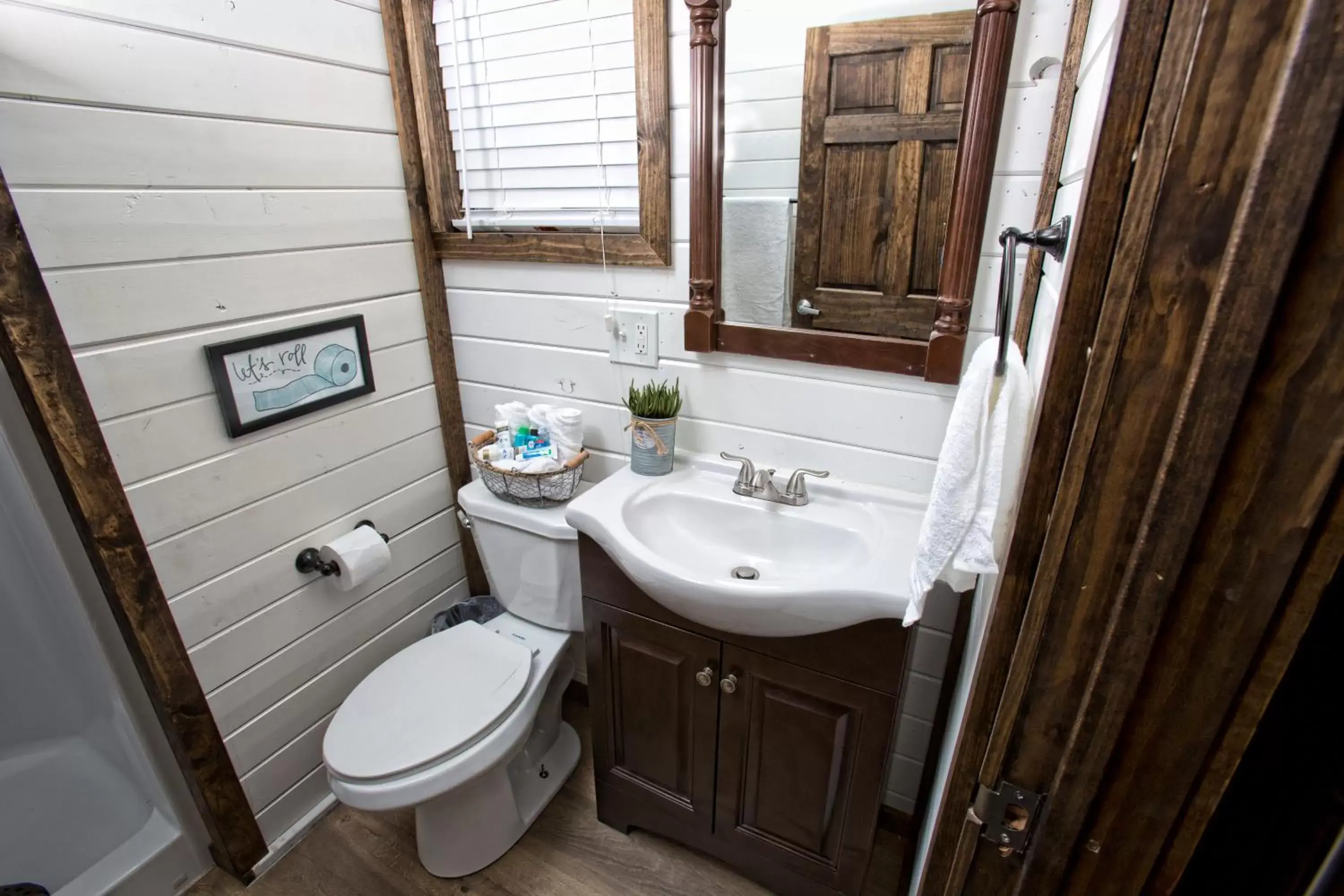 Toilet, Bathroom in Stateline Cabin