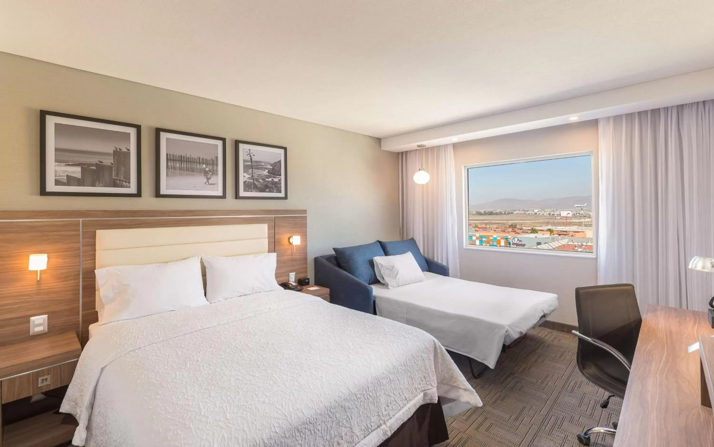 Bedroom, Bed in Hampton Inn By Hilton Tijuana