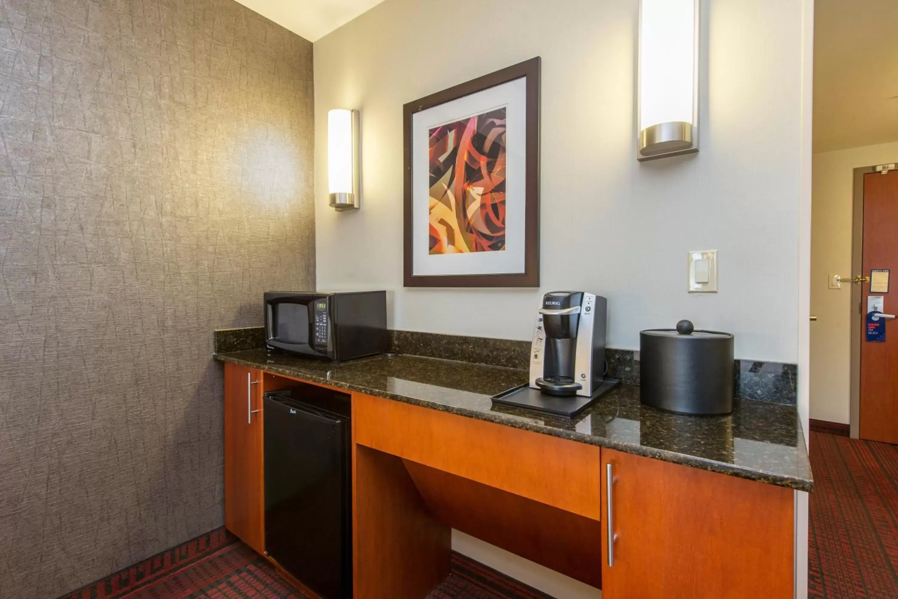 Coffee/tea facilities in Holiday Inn Express Hotel & Suites Auburn, an IHG Hotel