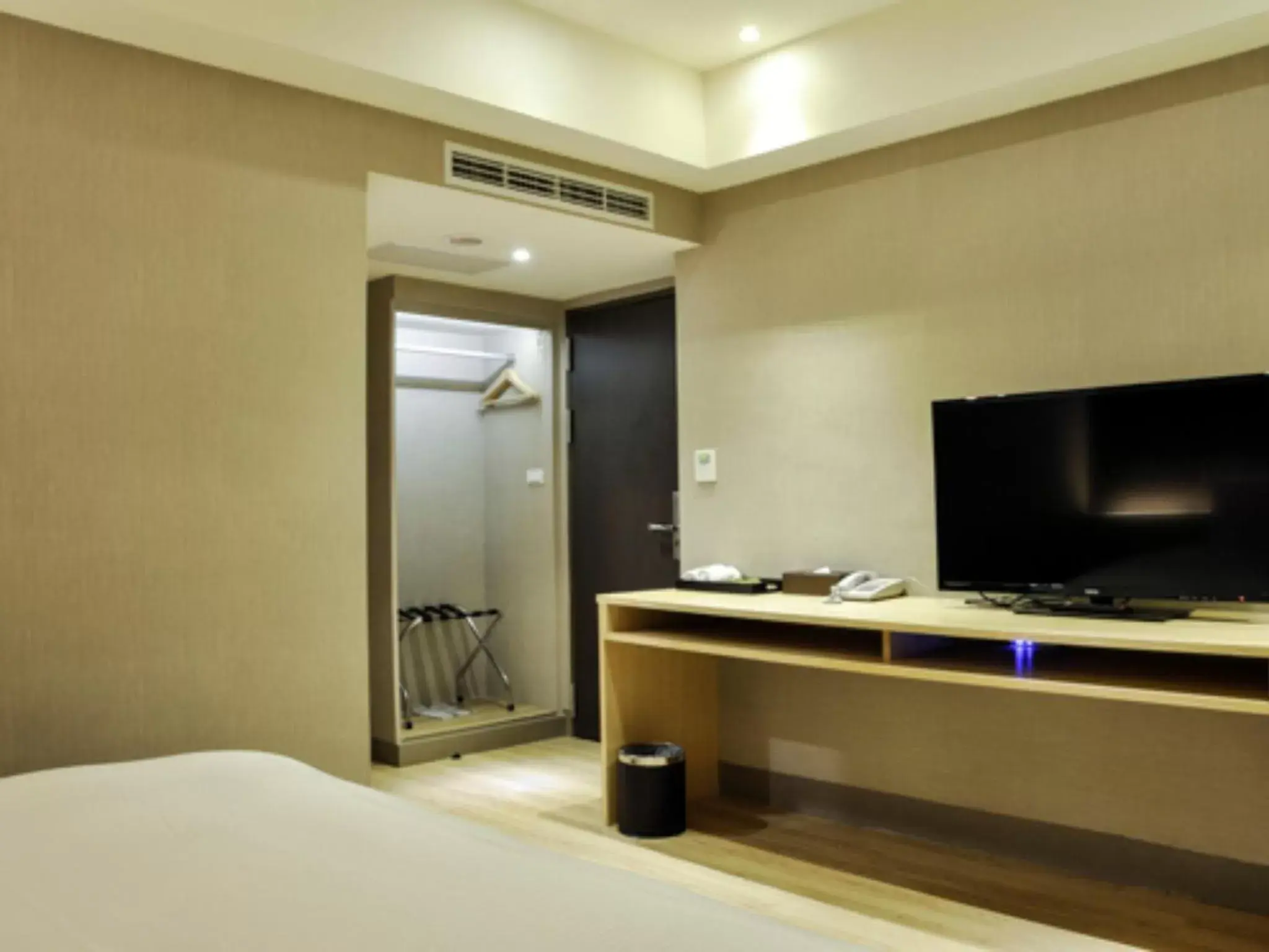 bunk bed, TV/Entertainment Center in Simple Life Kaohsiung