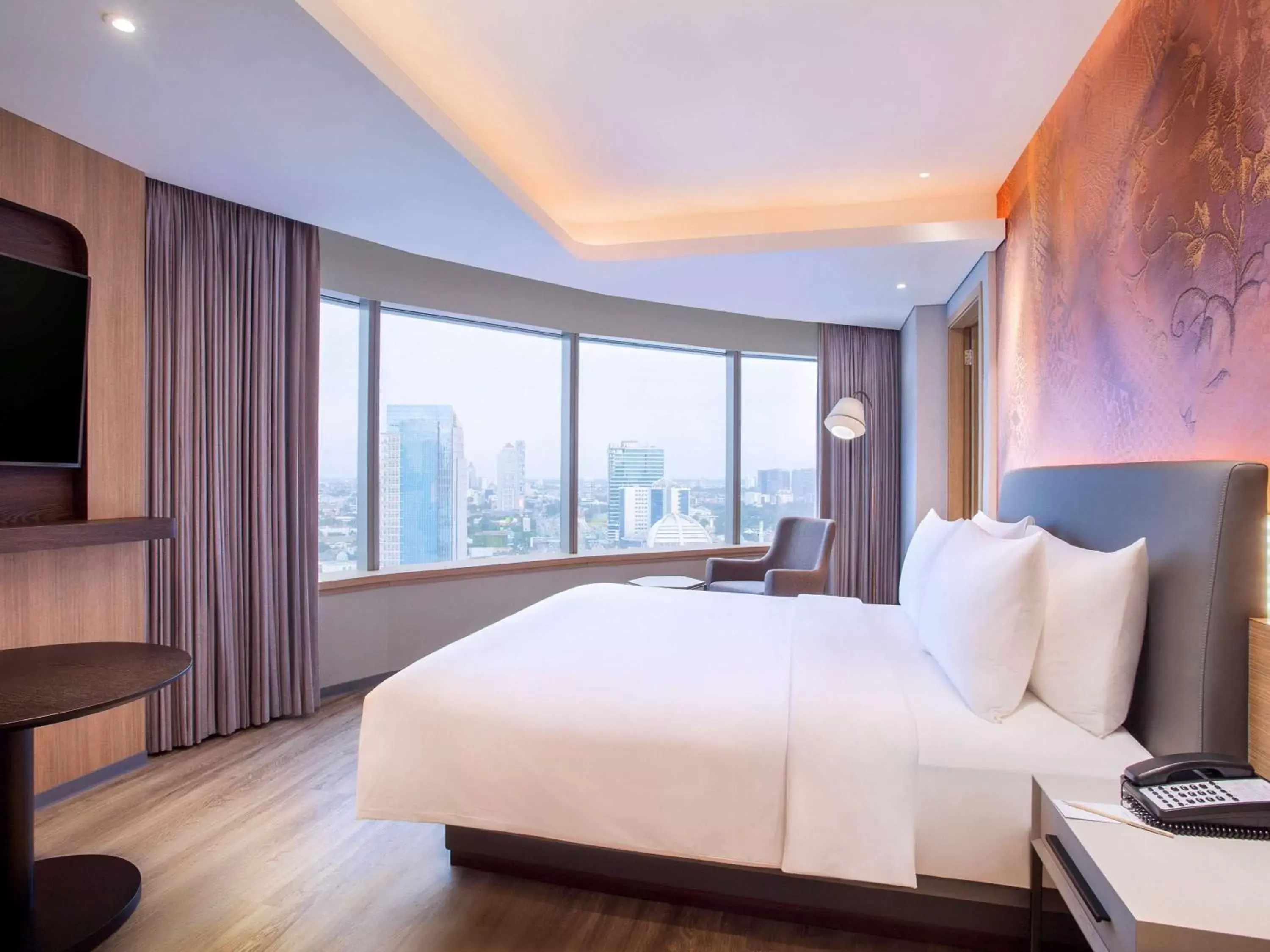 Photo of the whole room, Bed in Mercure Jakarta Gatot Subroto