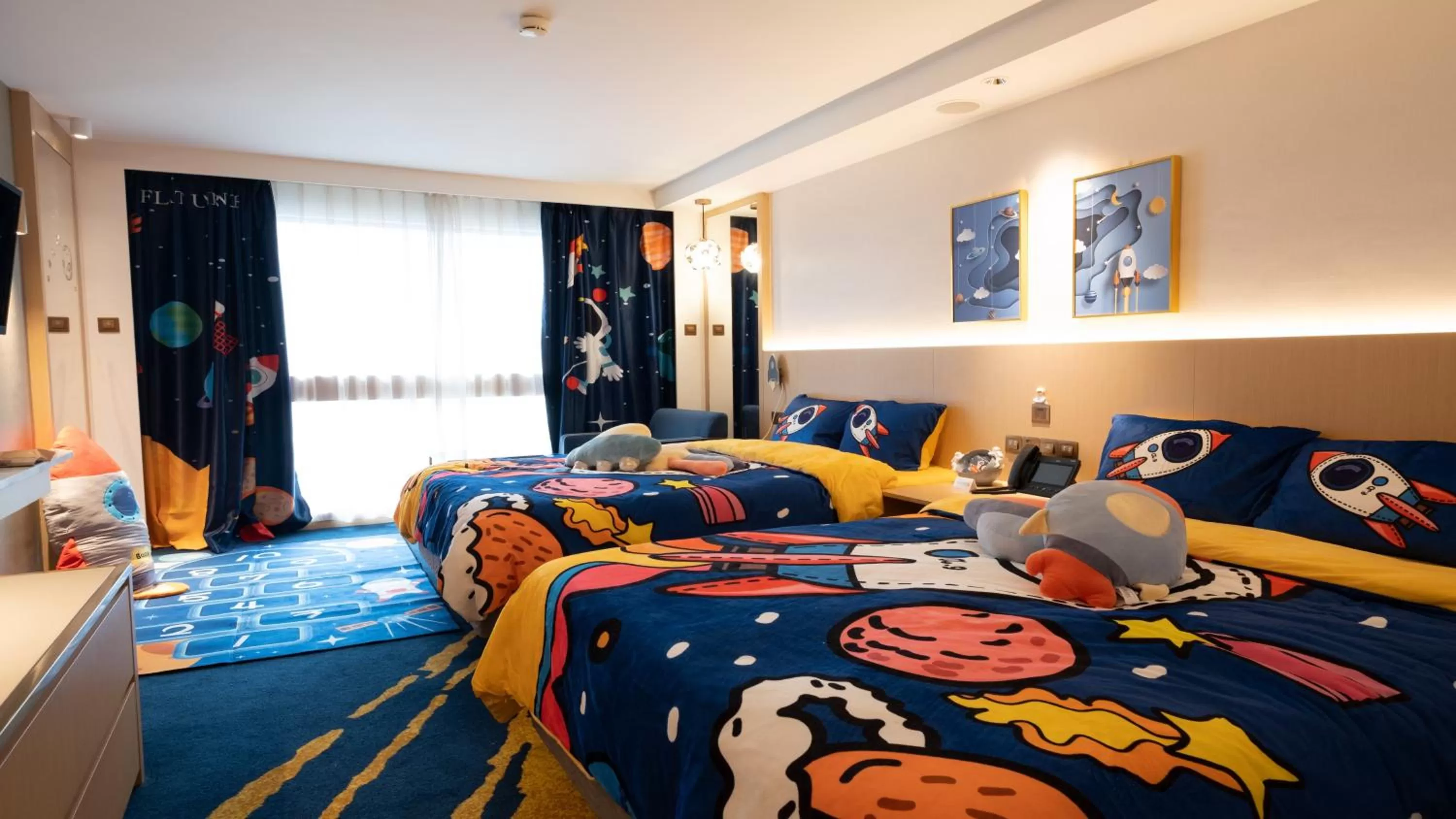 Photo of the whole room, Bed in Holiday Inn Golden Mile by IHG