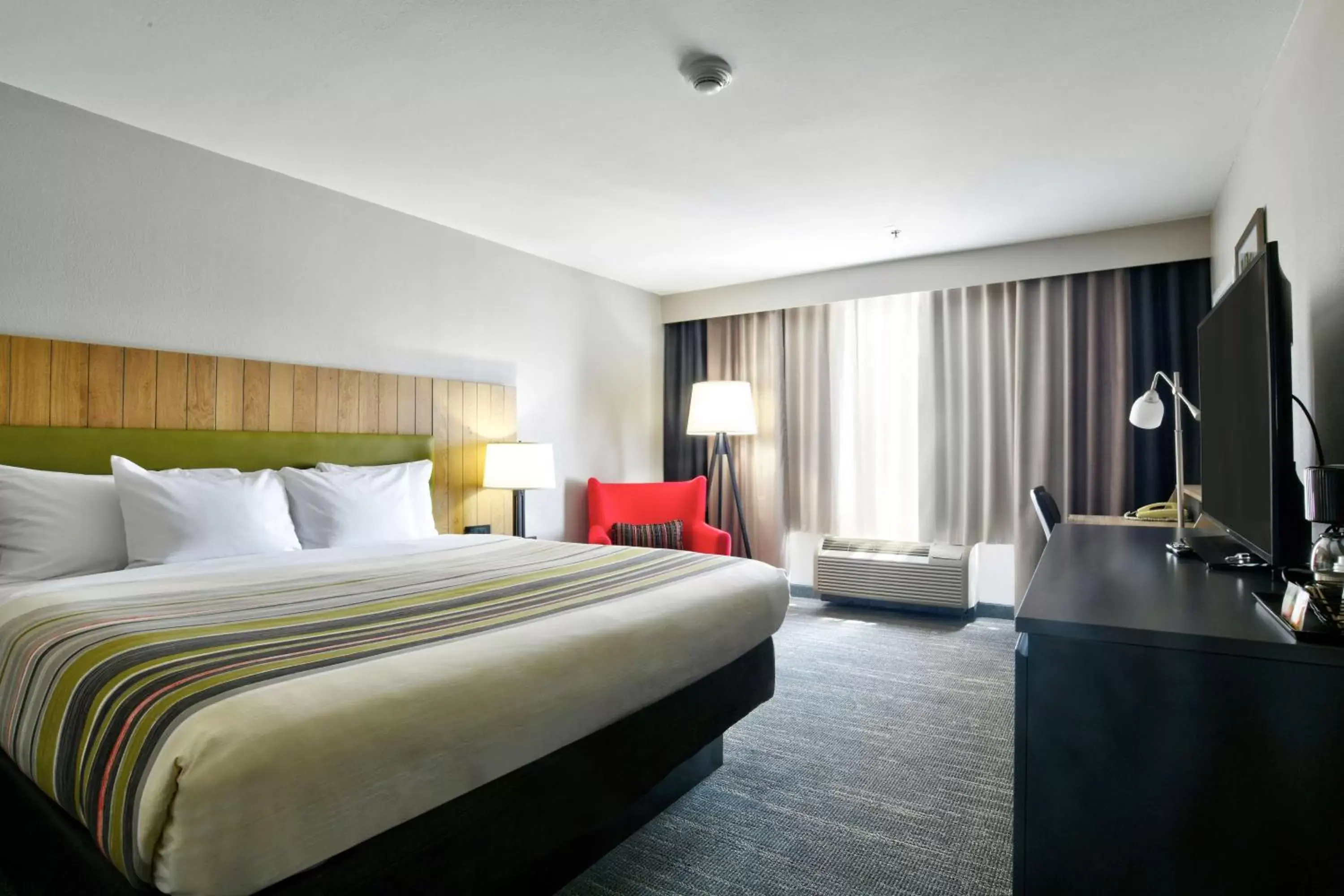Photo of the whole room, Bed in Country Inn & Suites by Radisson, Oklahoma City Airport, OK