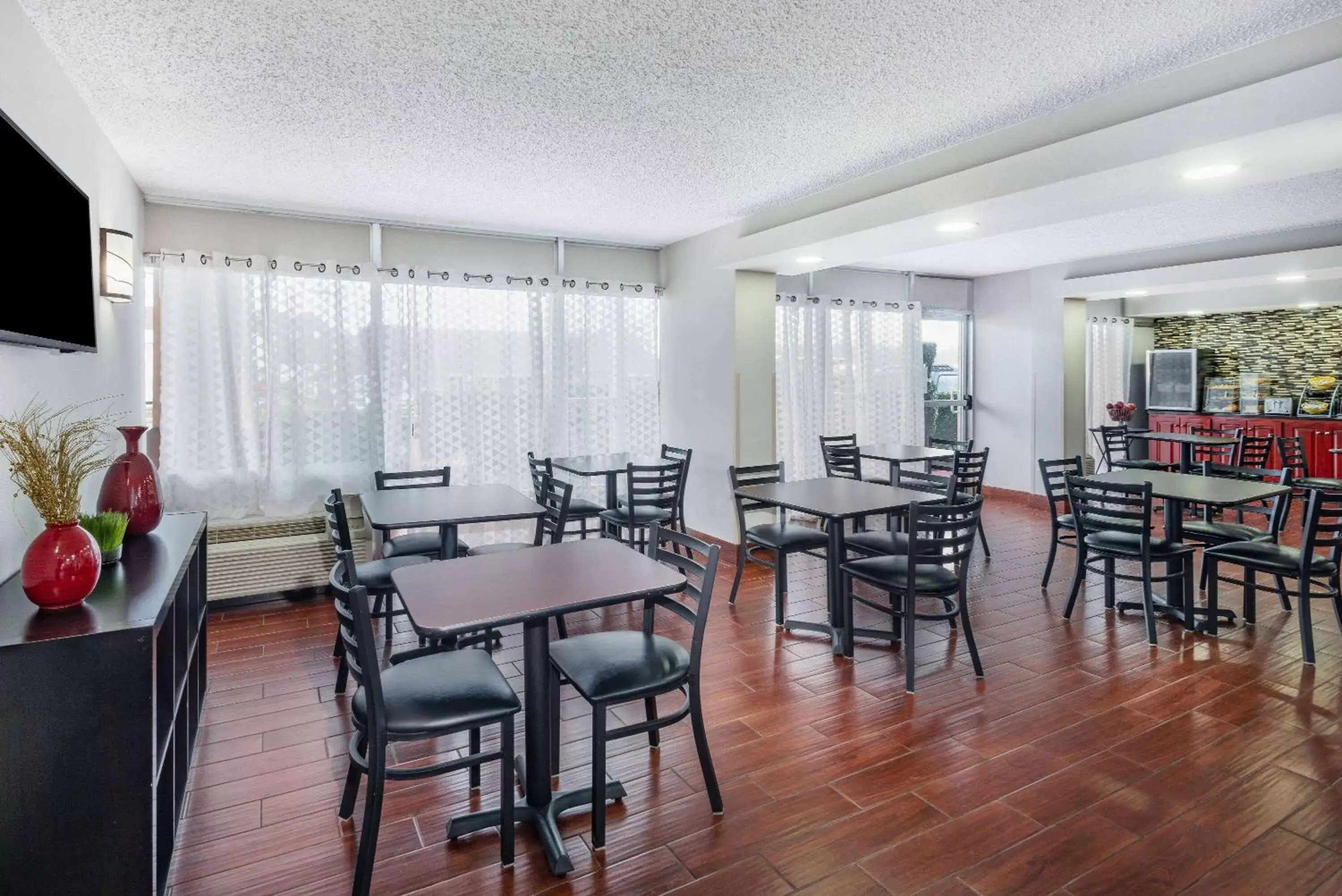 Breakfast, Restaurant/Places to Eat in Days Inn by Wyndham Charlottesville/University Area