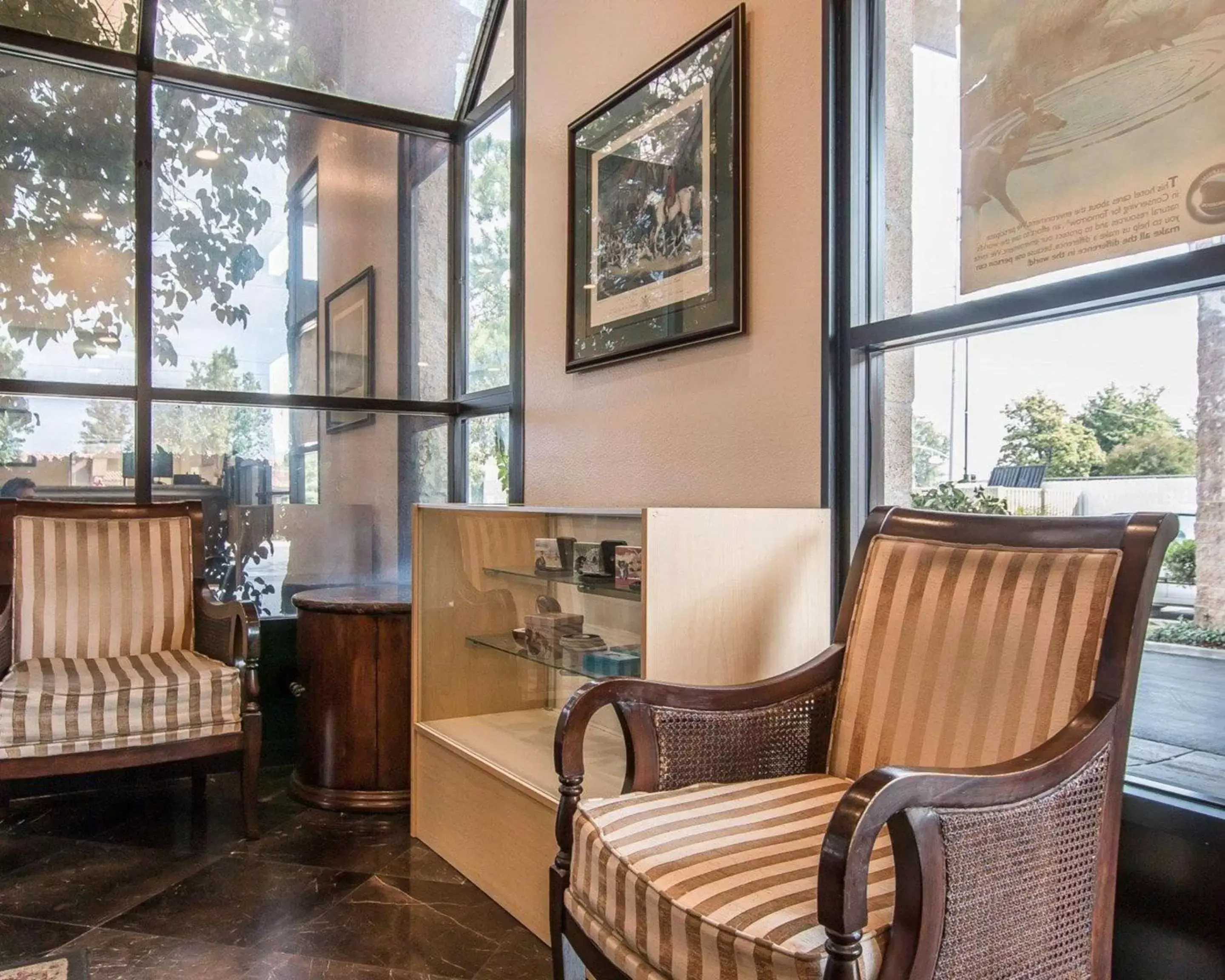 Lobby or reception in Palm Inn Hotel near Tyler Mall Riverside Lobby or reception in Palm Inn Hotel near Tyler Mall Riverside