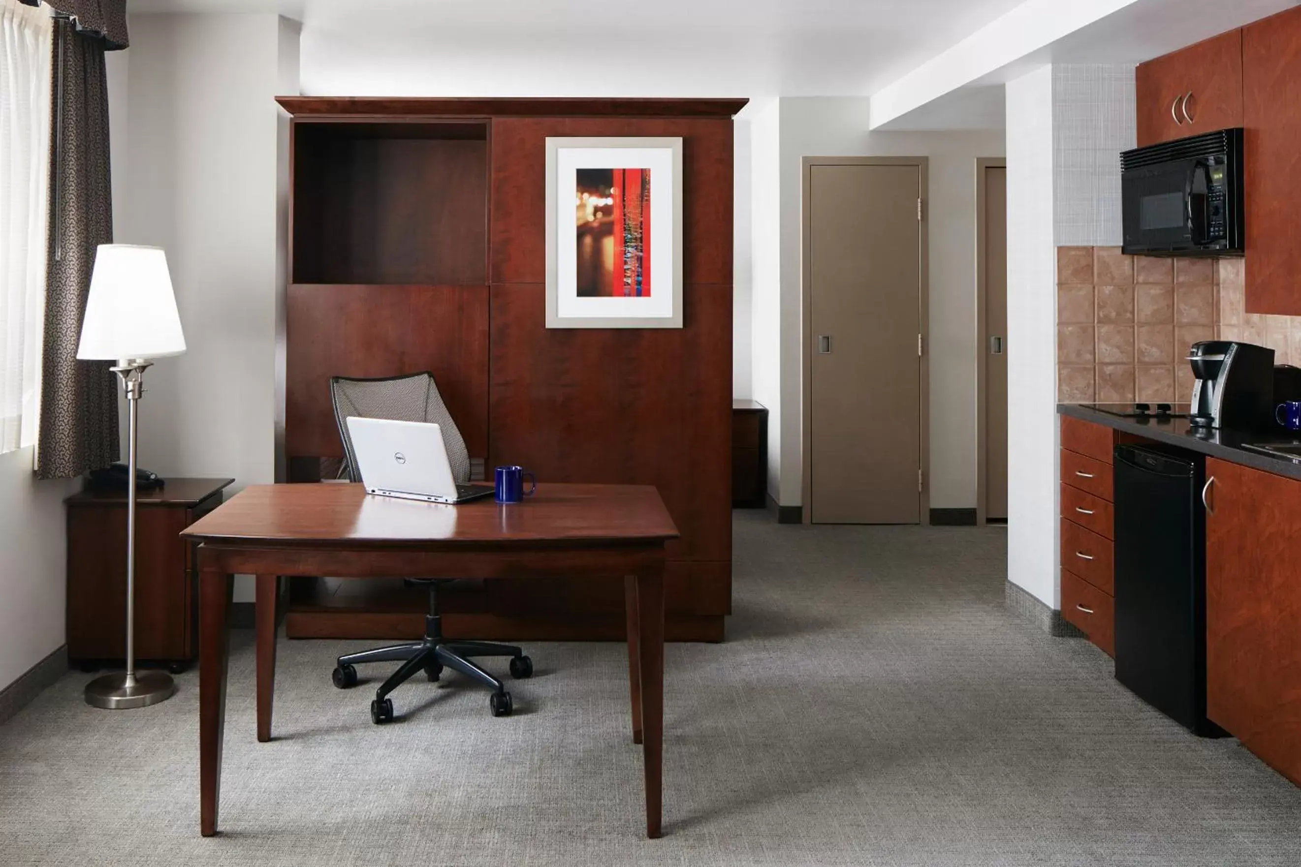 Kitchen or kitchenette, Seating Area in Club Quarters Hotel Embarcadero, San Francisco