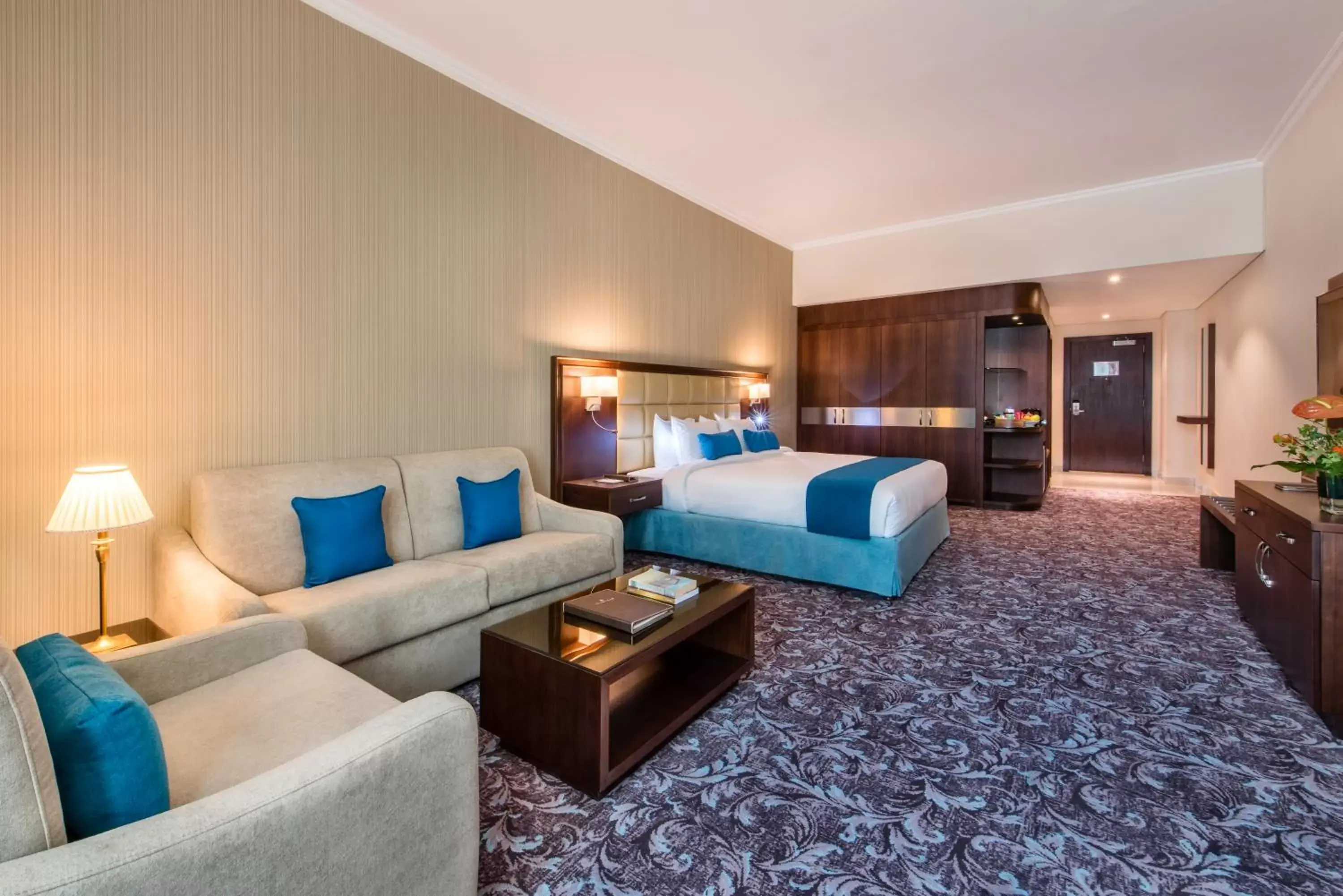 Living room in Golden Tulip Doha Hotel