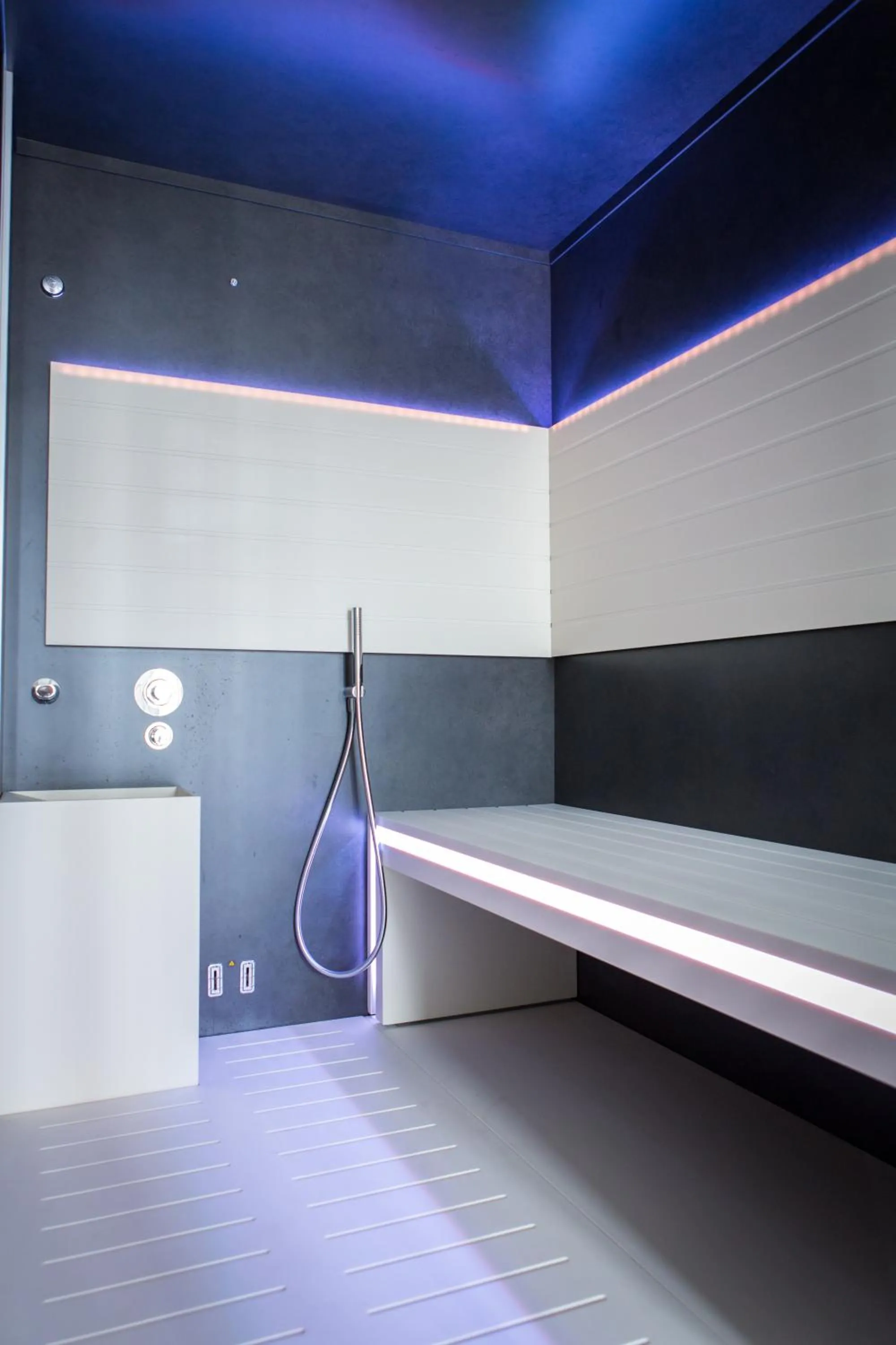 Steam room in Galìa Luxury Resort