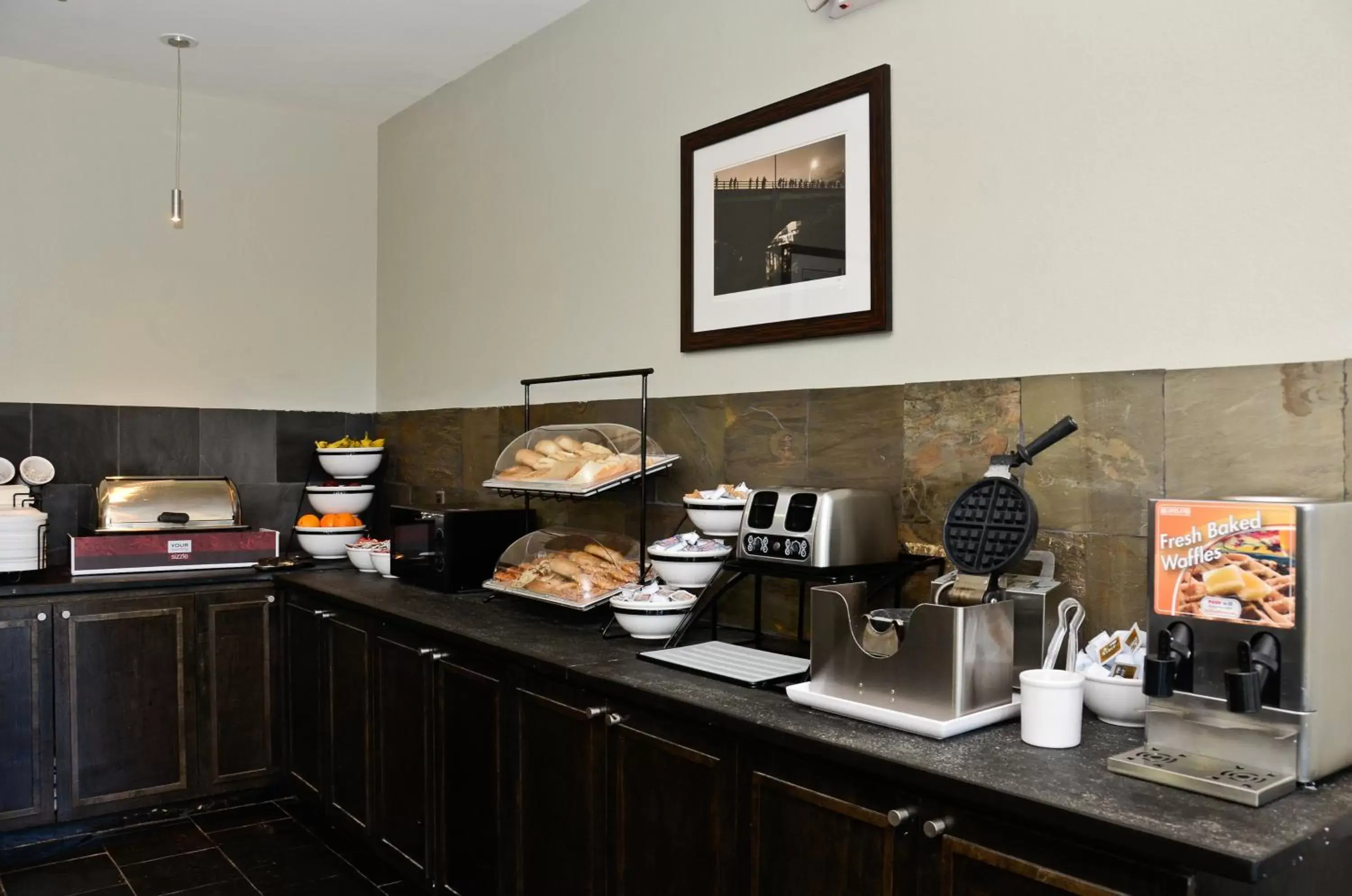 Kitchen or kitchenette, Kitchen/Kitchenette in Baymont by Wyndham Columbus